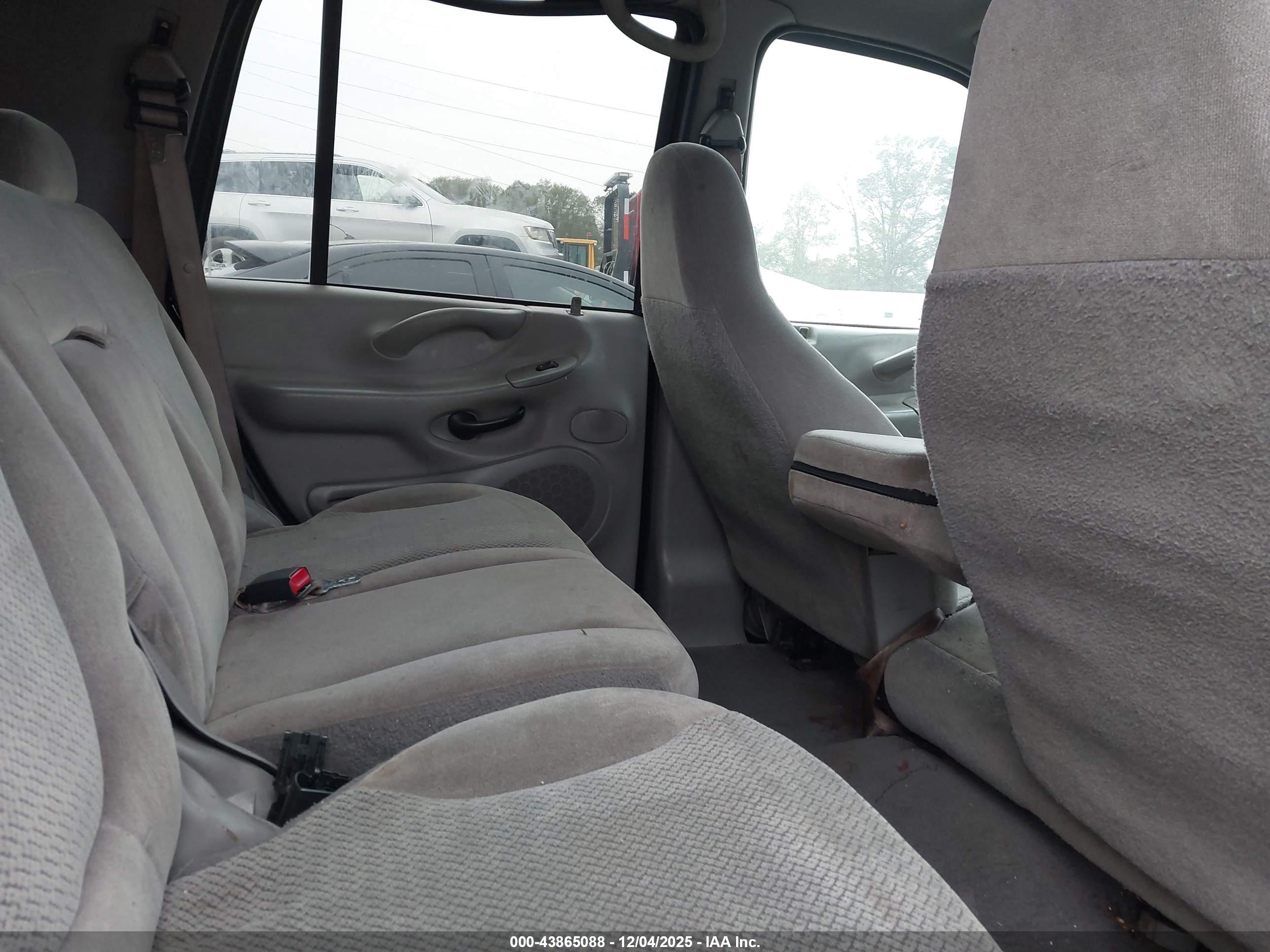 FORD EXPEDITION image 8