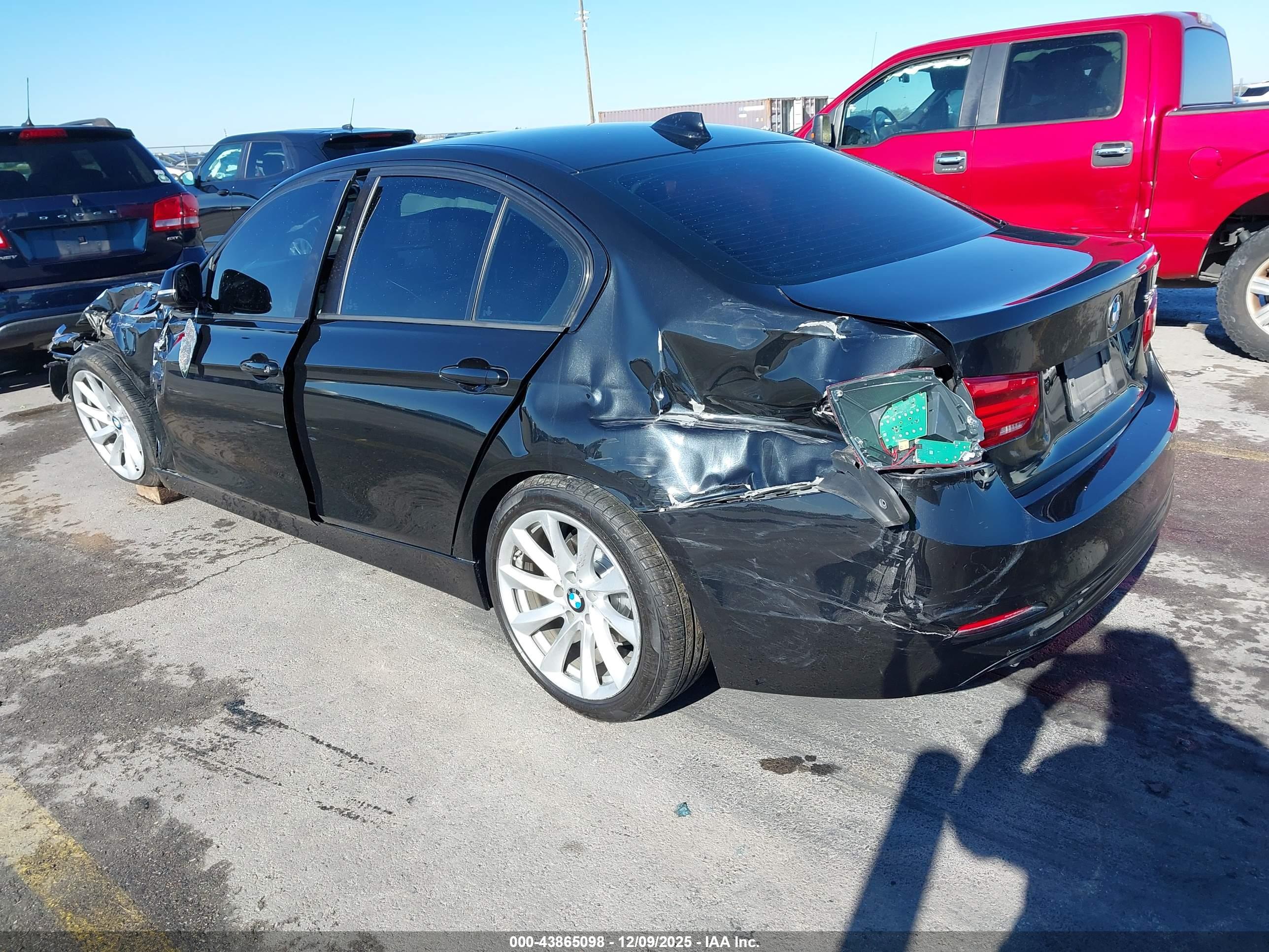 BMW 320I image 3
