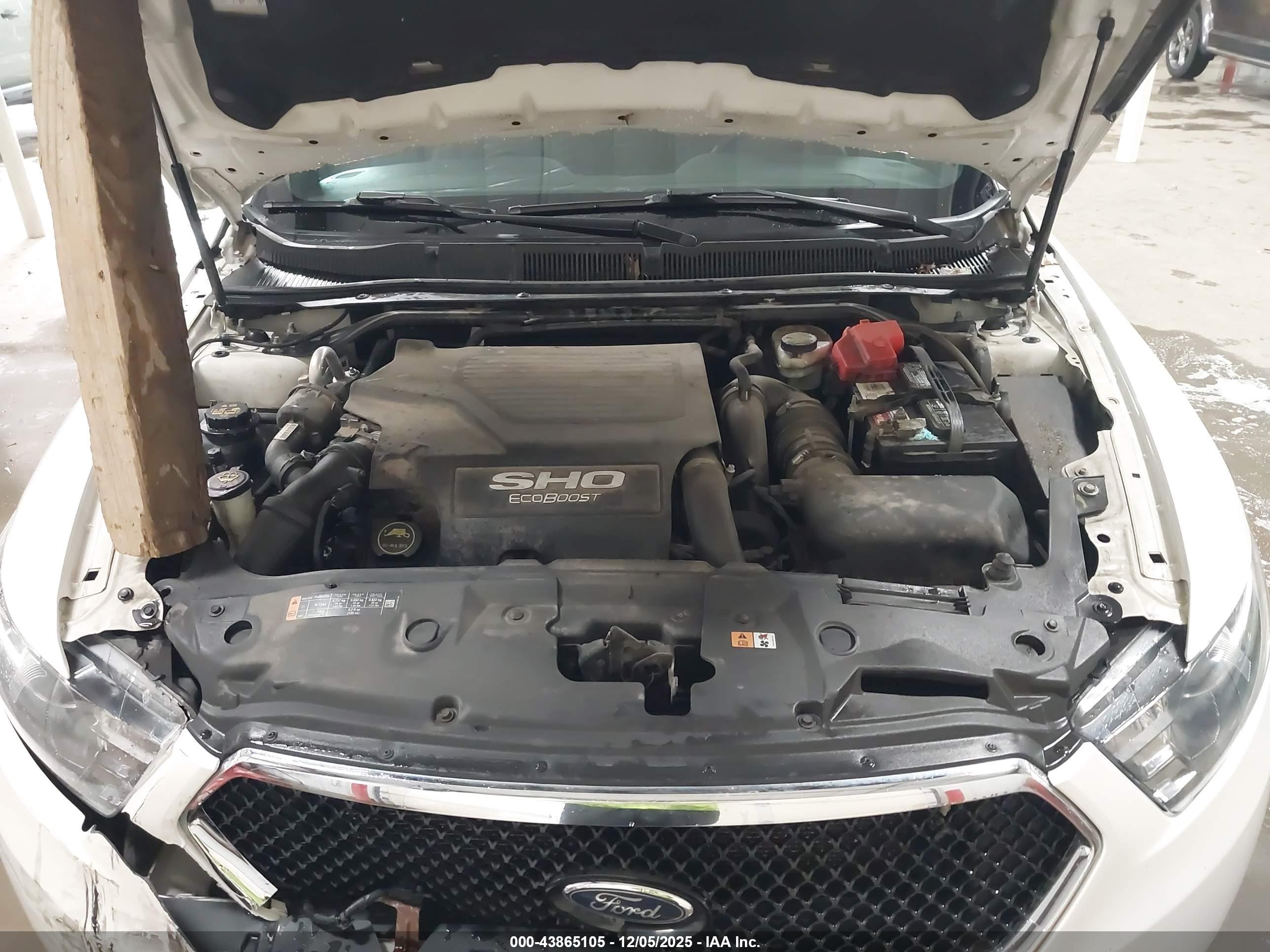 FORD TAURUS image 10