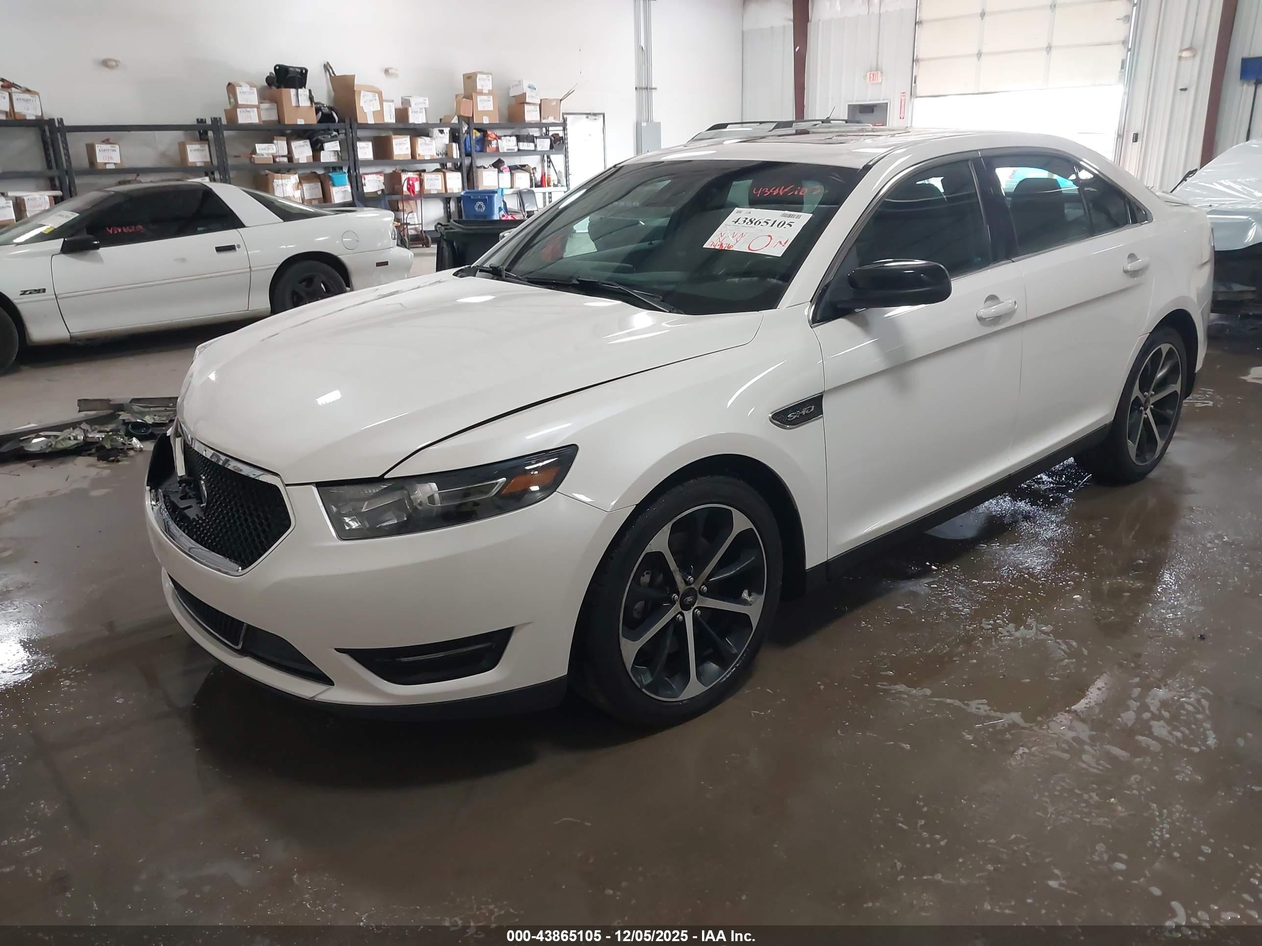 FORD TAURUS image 2