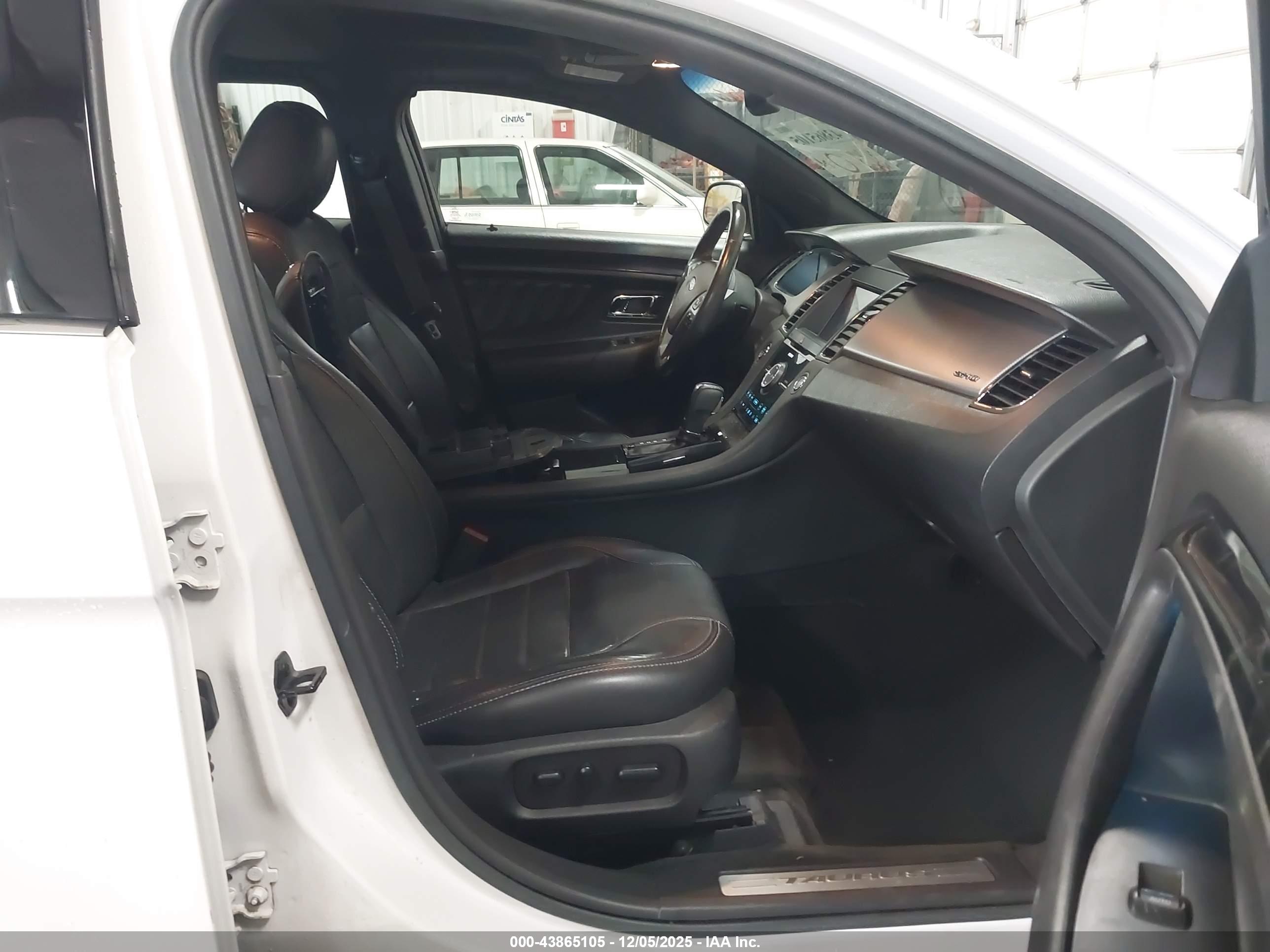 FORD TAURUS image 5