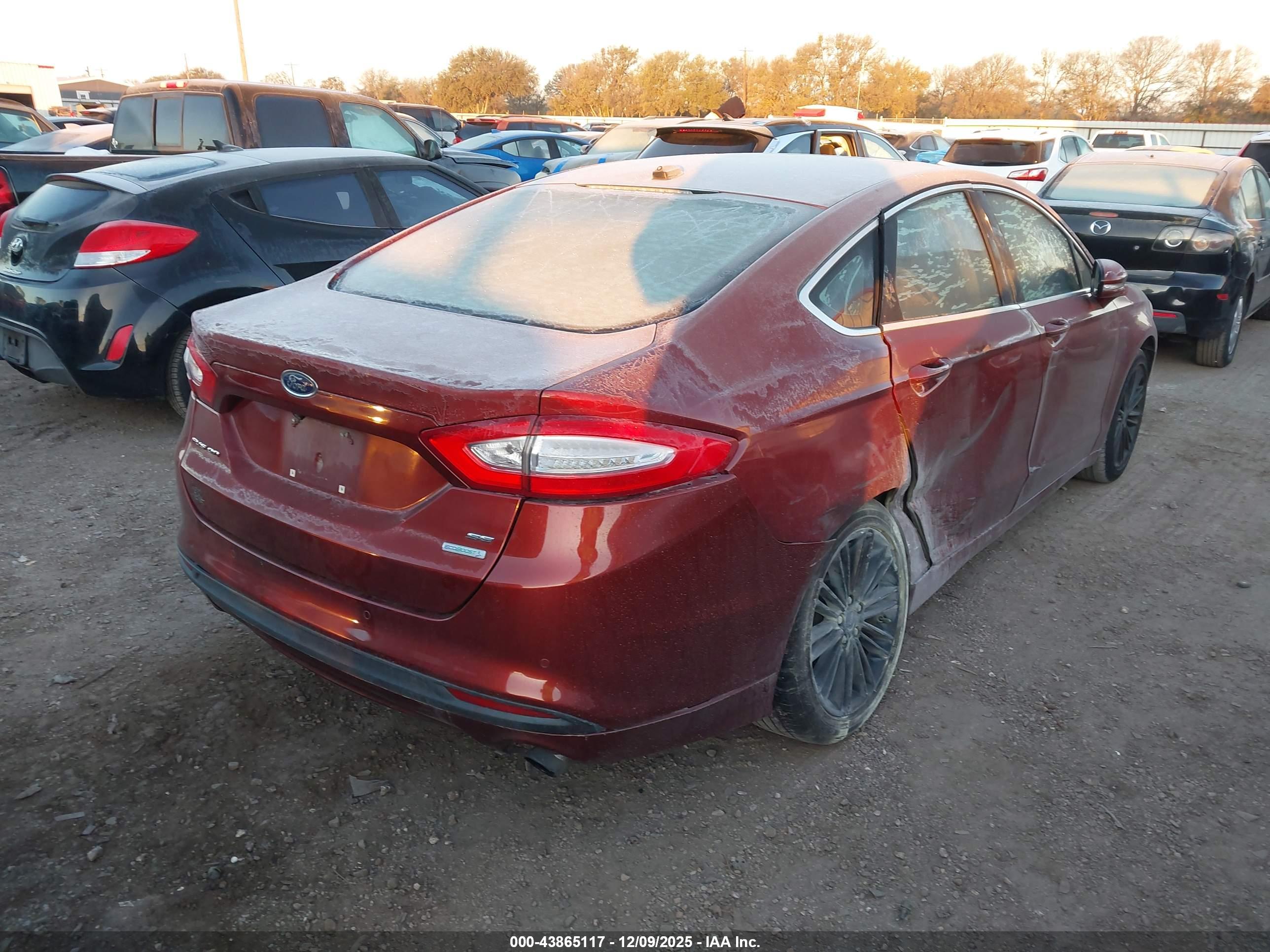 FORD FUSION image 4