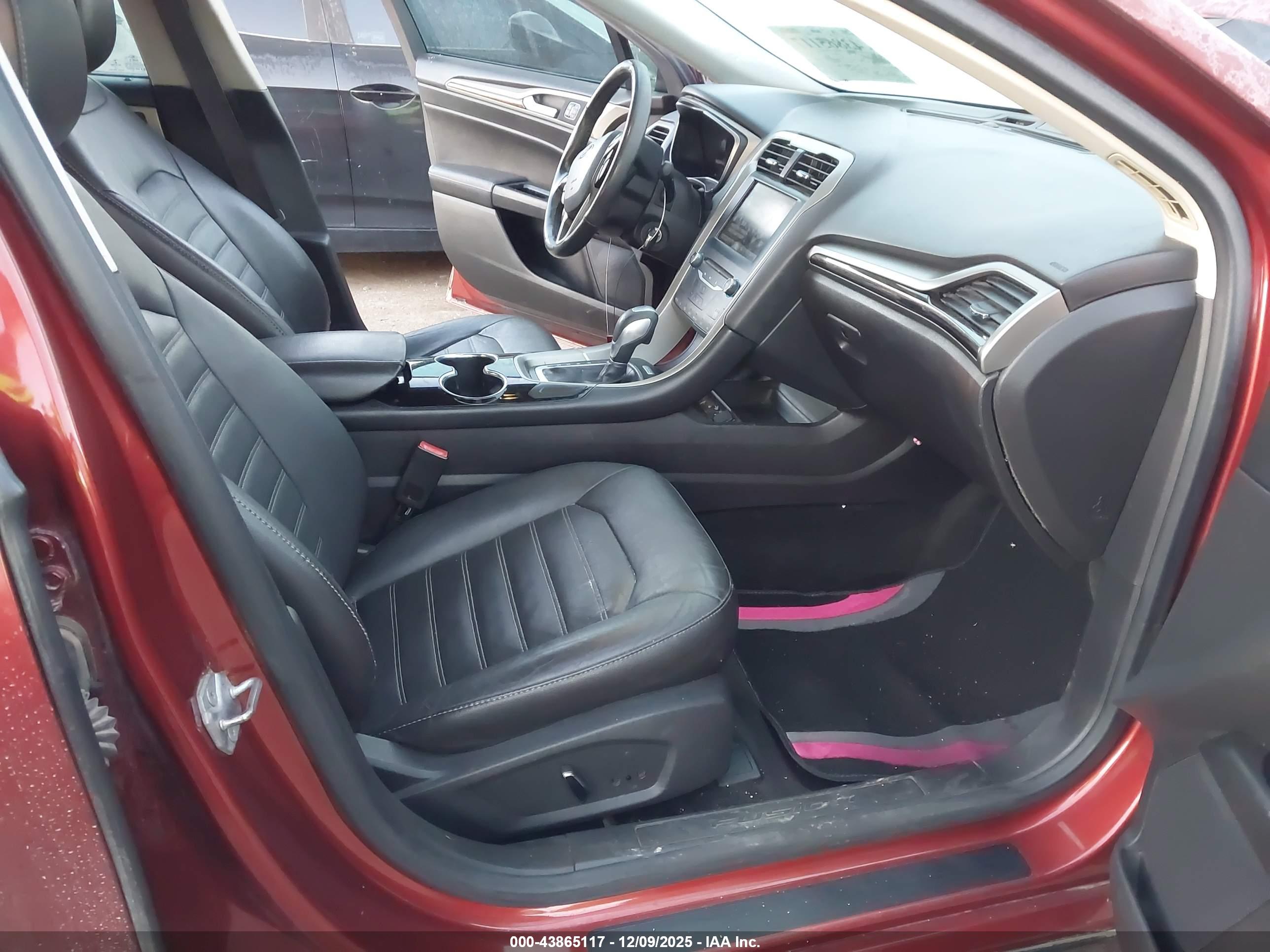 FORD FUSION image 5
