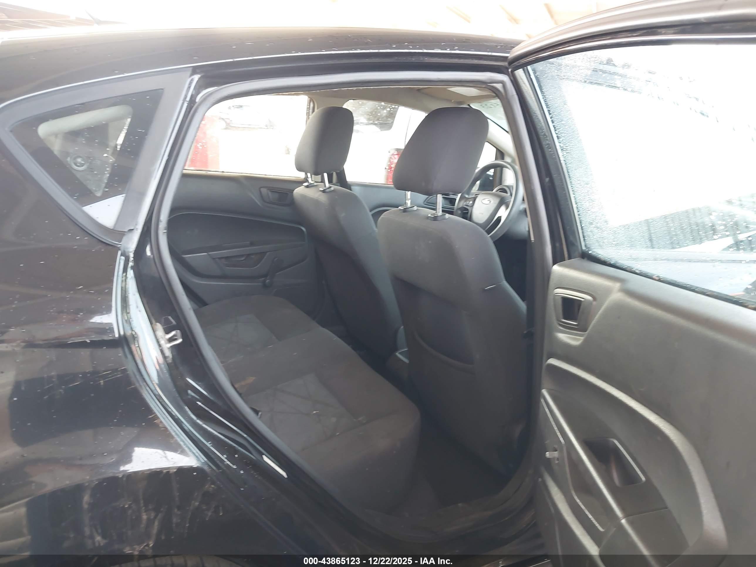 FORD FIESTA image 8