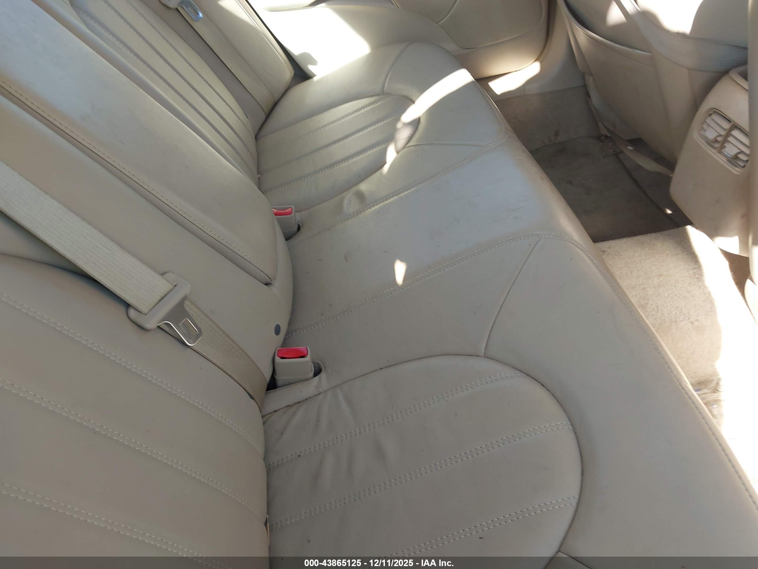 BUICK LUCERNE image 8