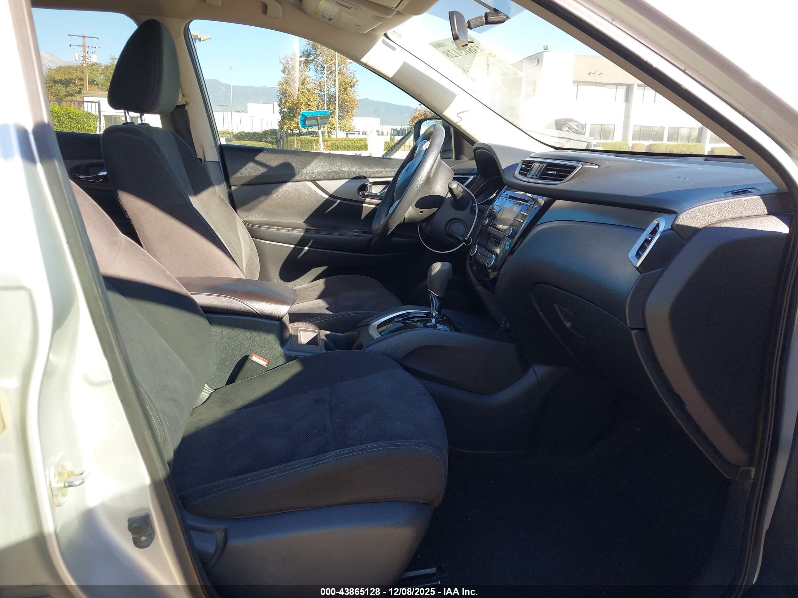 NISSAN ROGUE image 5