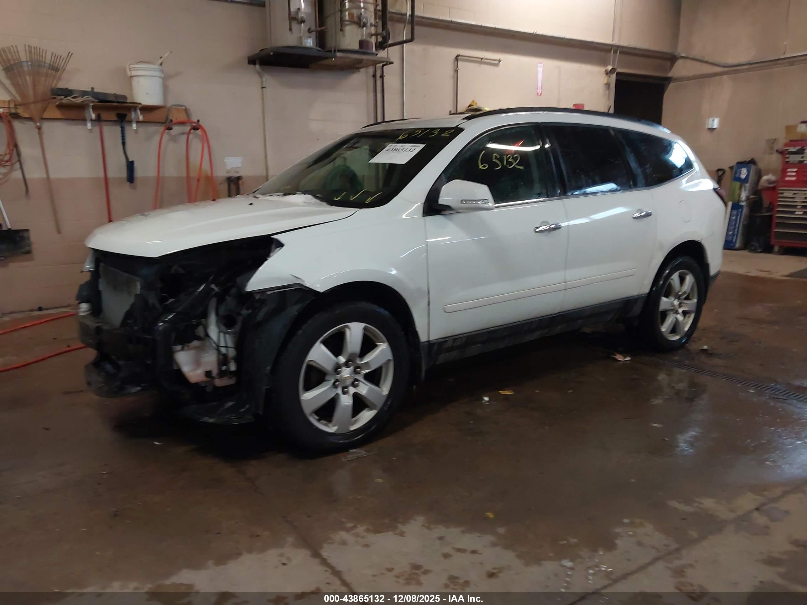 CHEVROLET TRAVERSE image 2