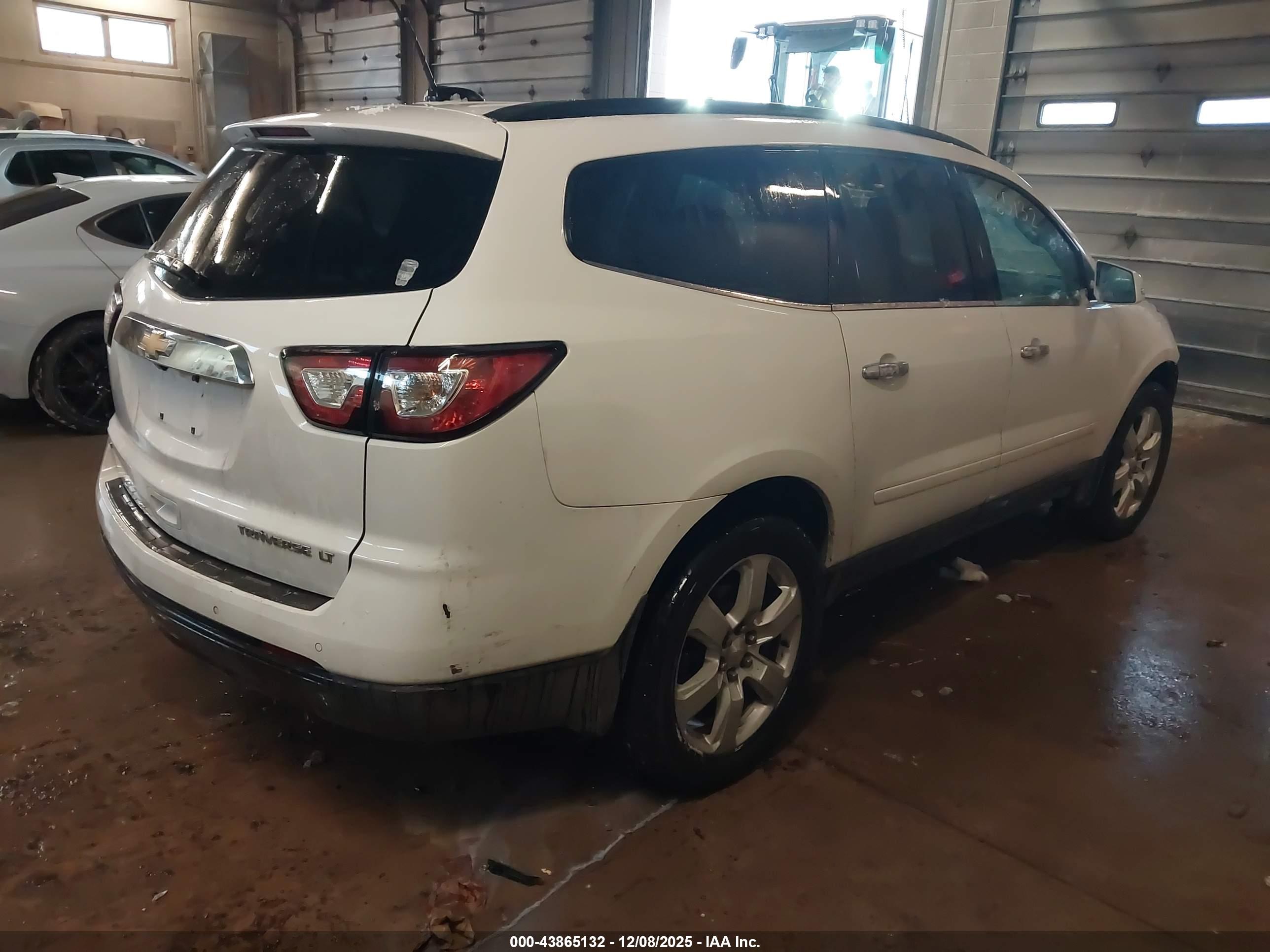 CHEVROLET TRAVERSE image 4