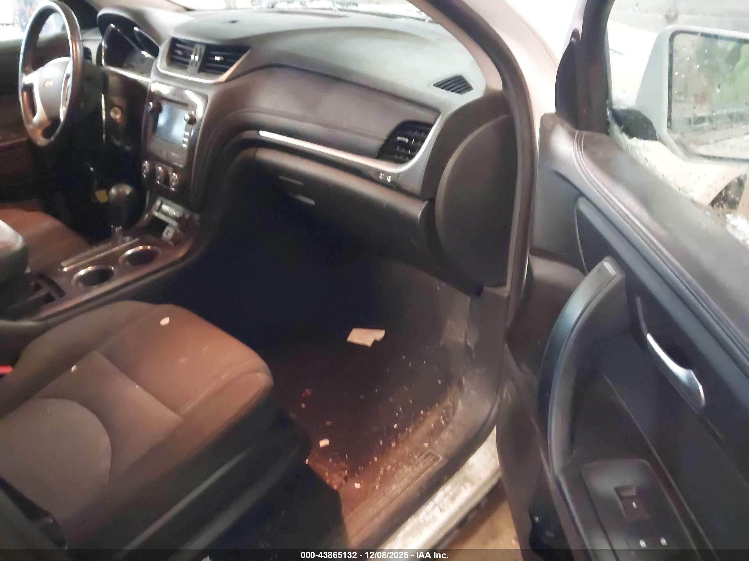 CHEVROLET TRAVERSE image 5