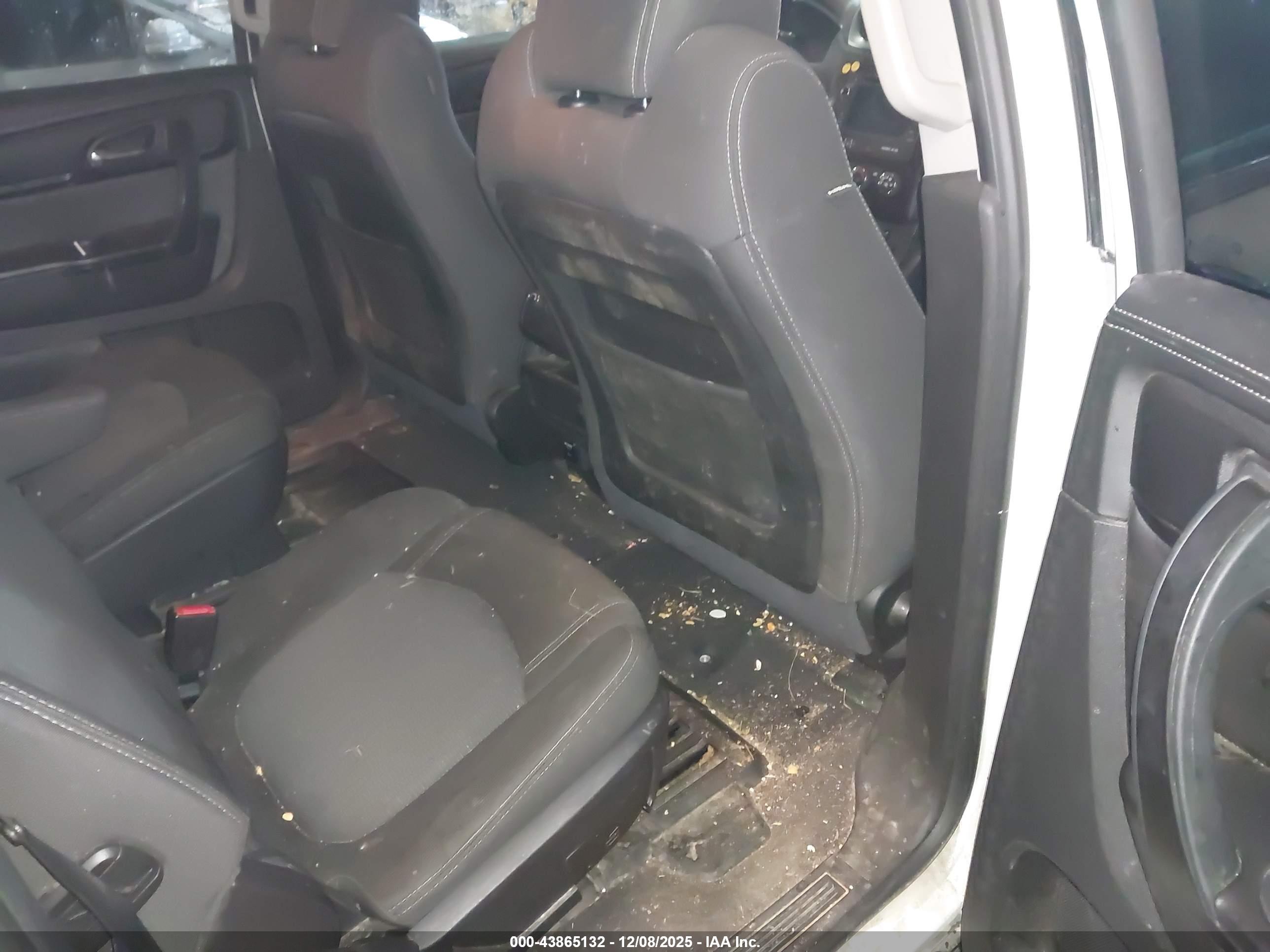 CHEVROLET TRAVERSE image 8