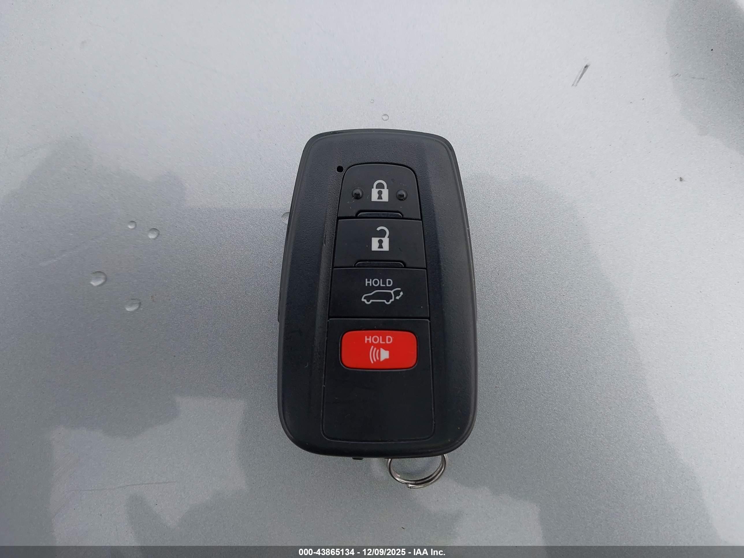 TOYOTA RAV4 image 11