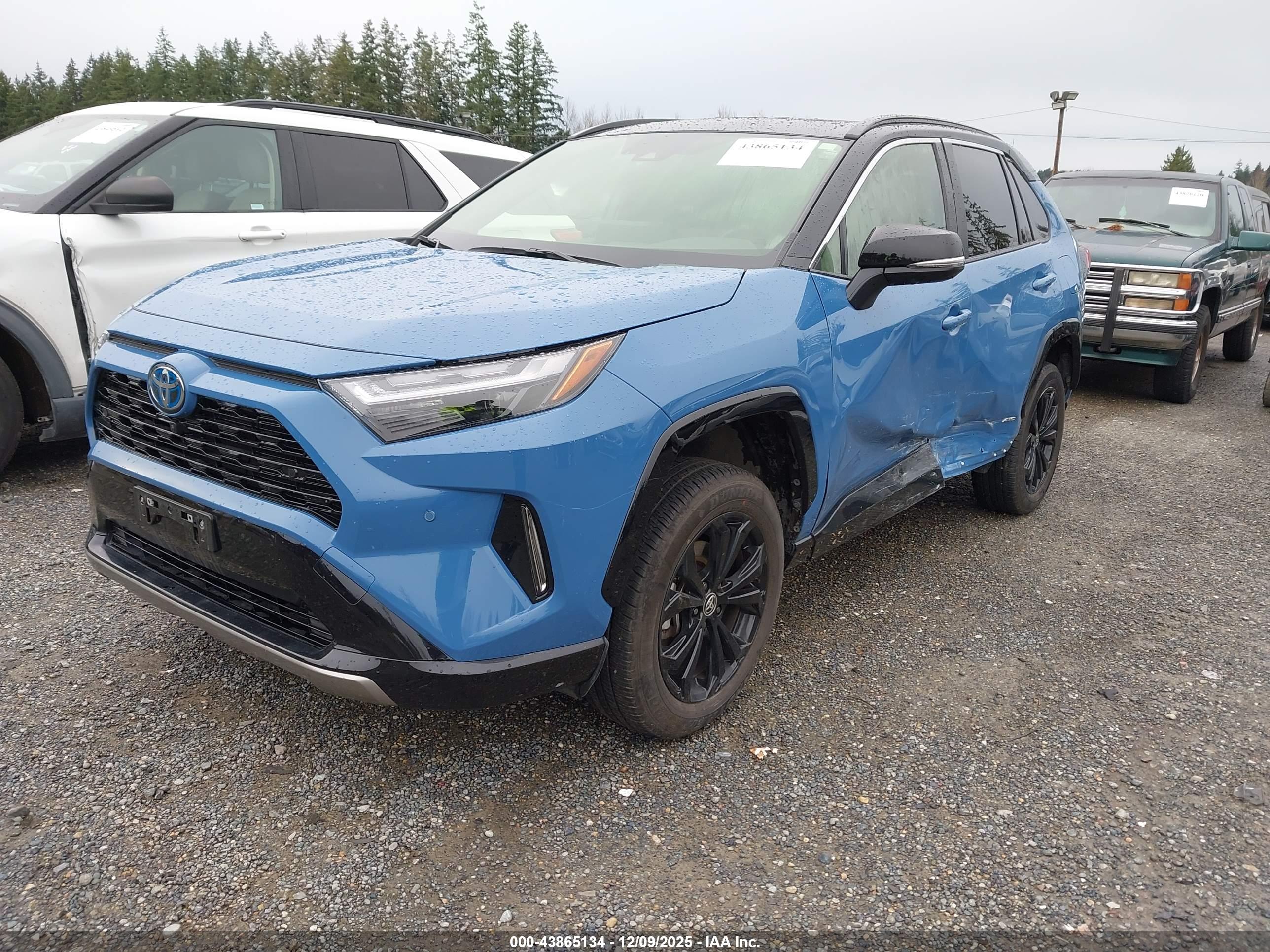 TOYOTA RAV4 image 2