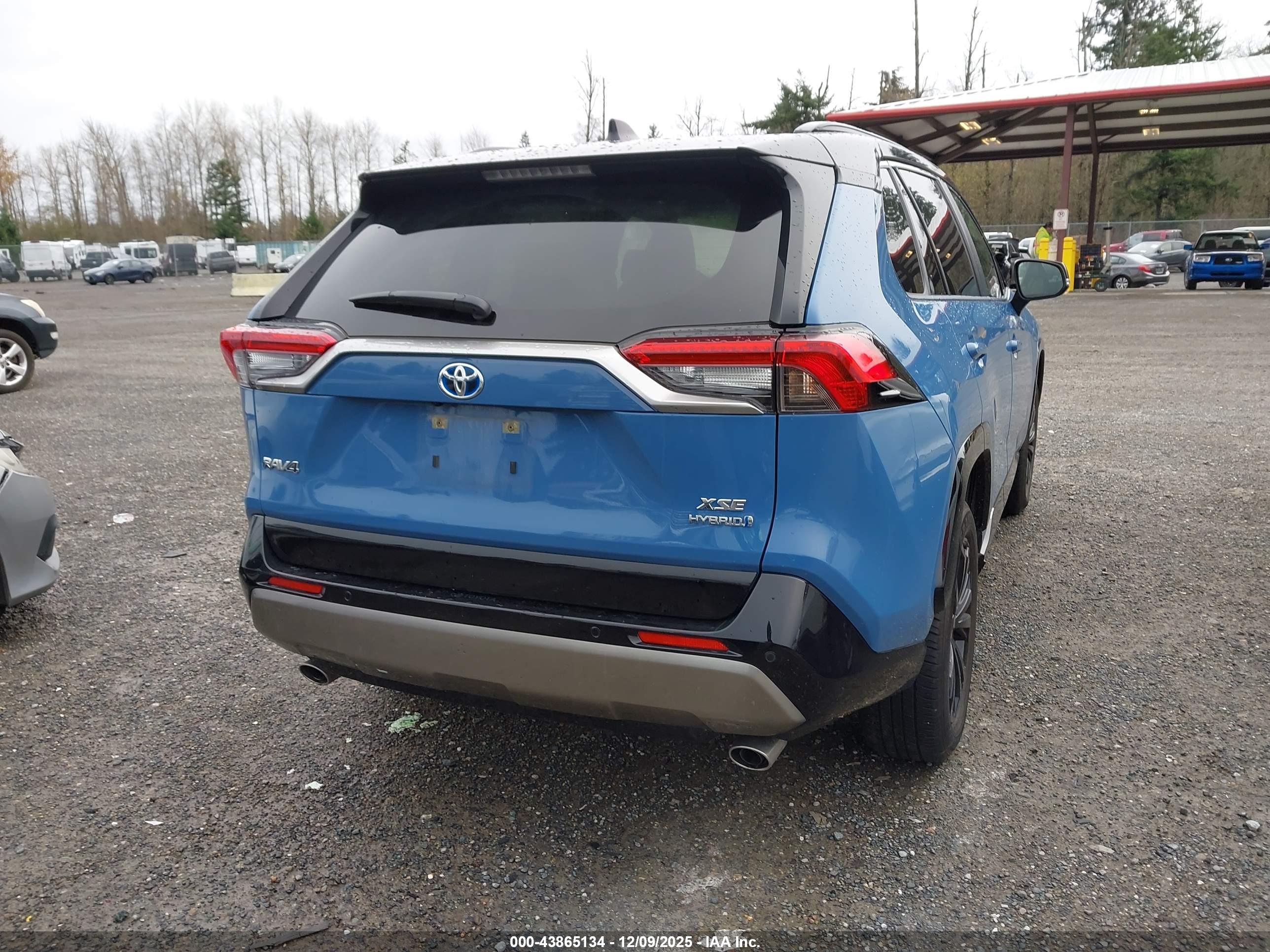 TOYOTA RAV4 image 4