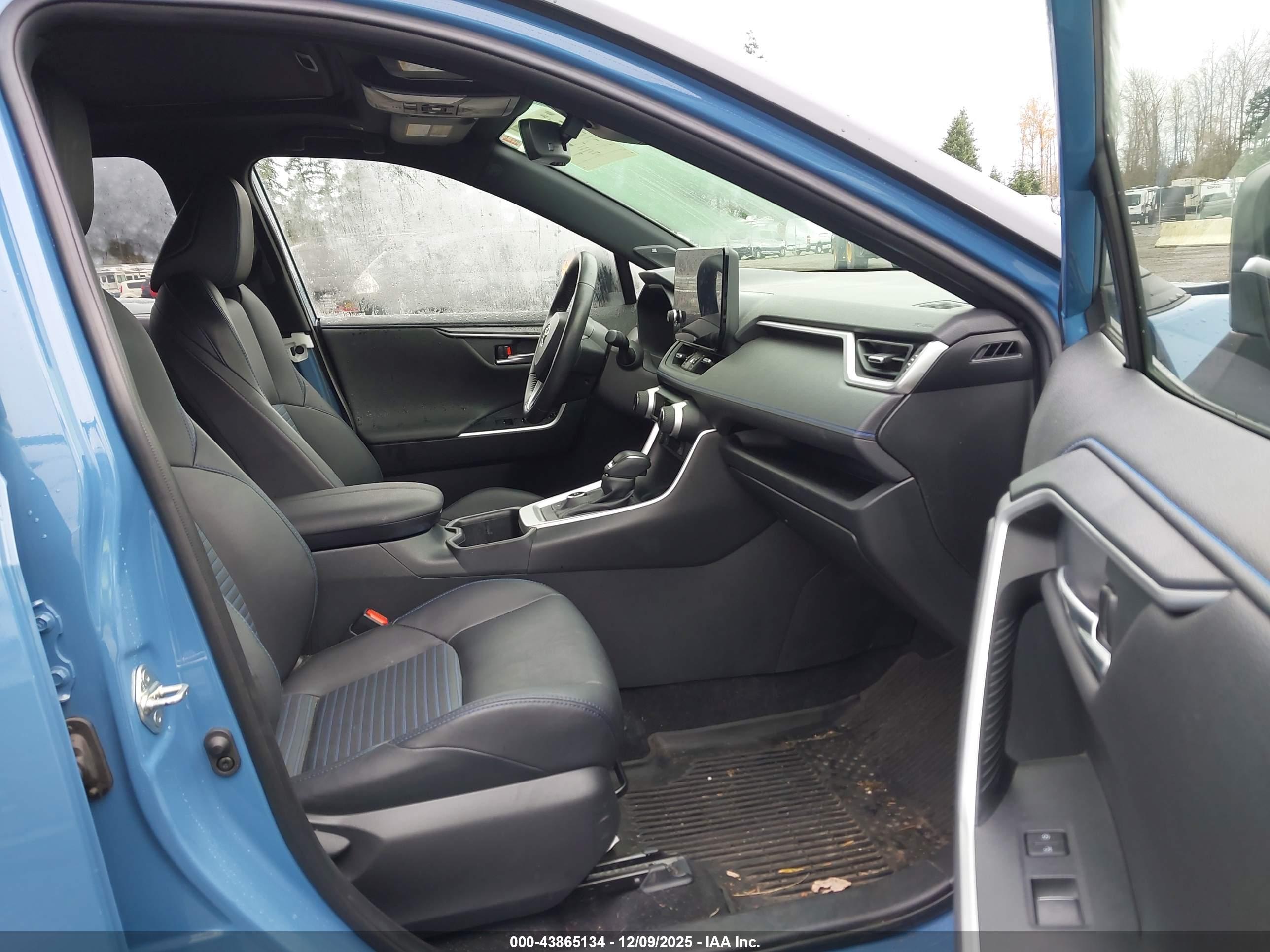 TOYOTA RAV4 image 5