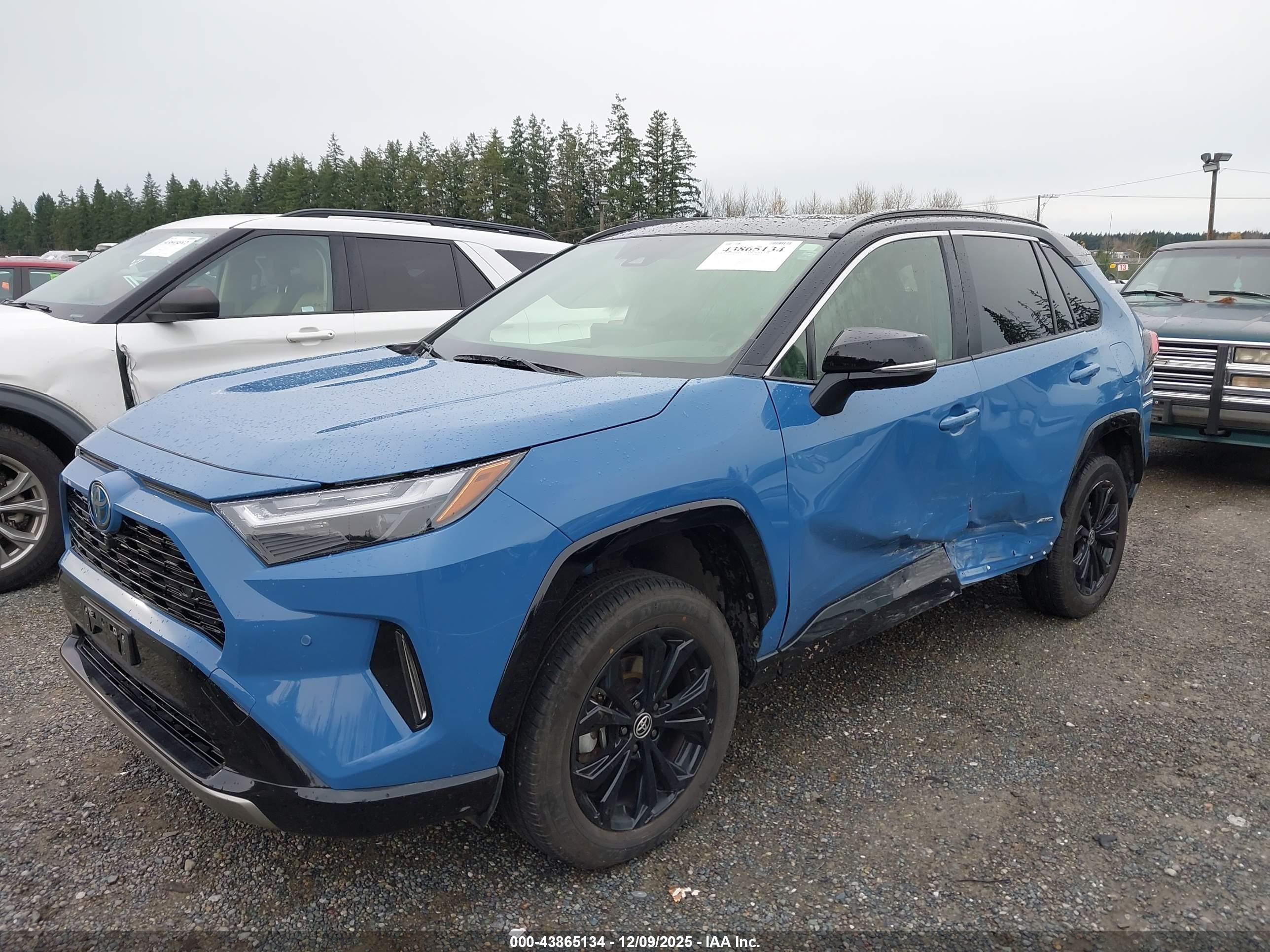 TOYOTA RAV4 image 6