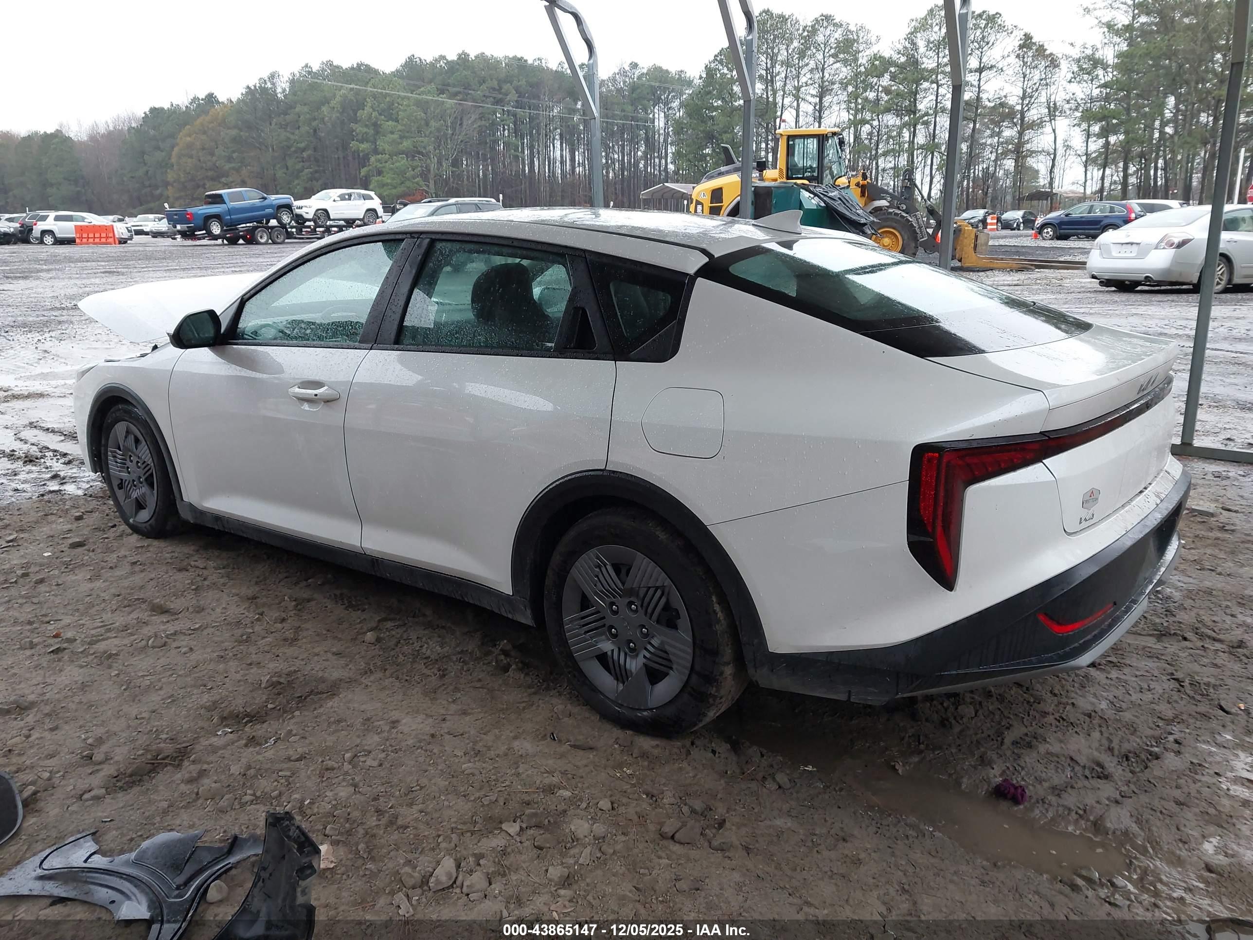 KIA K4 image 3