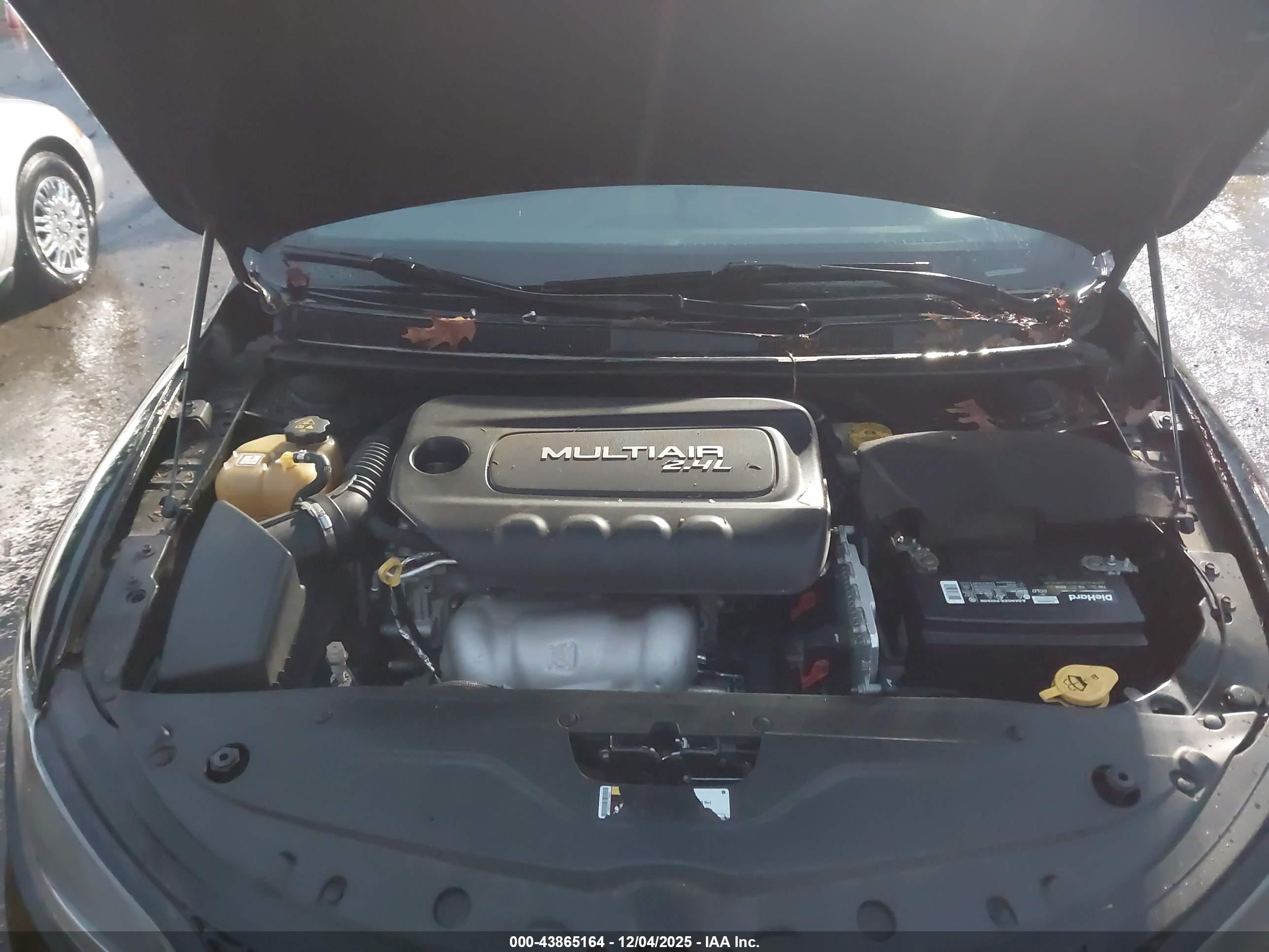 CHRYSLER 200 image 10