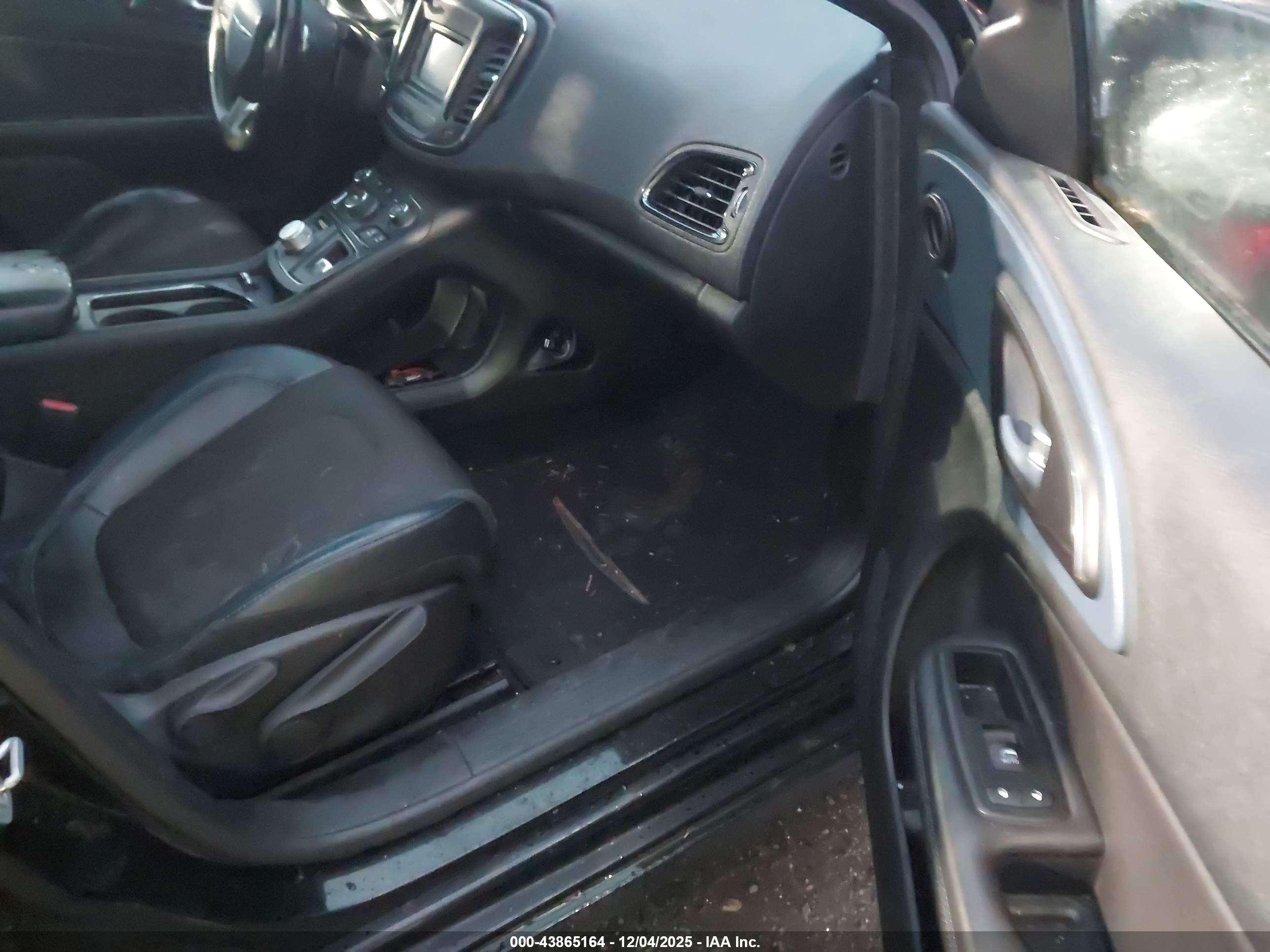 CHRYSLER 200 image 5