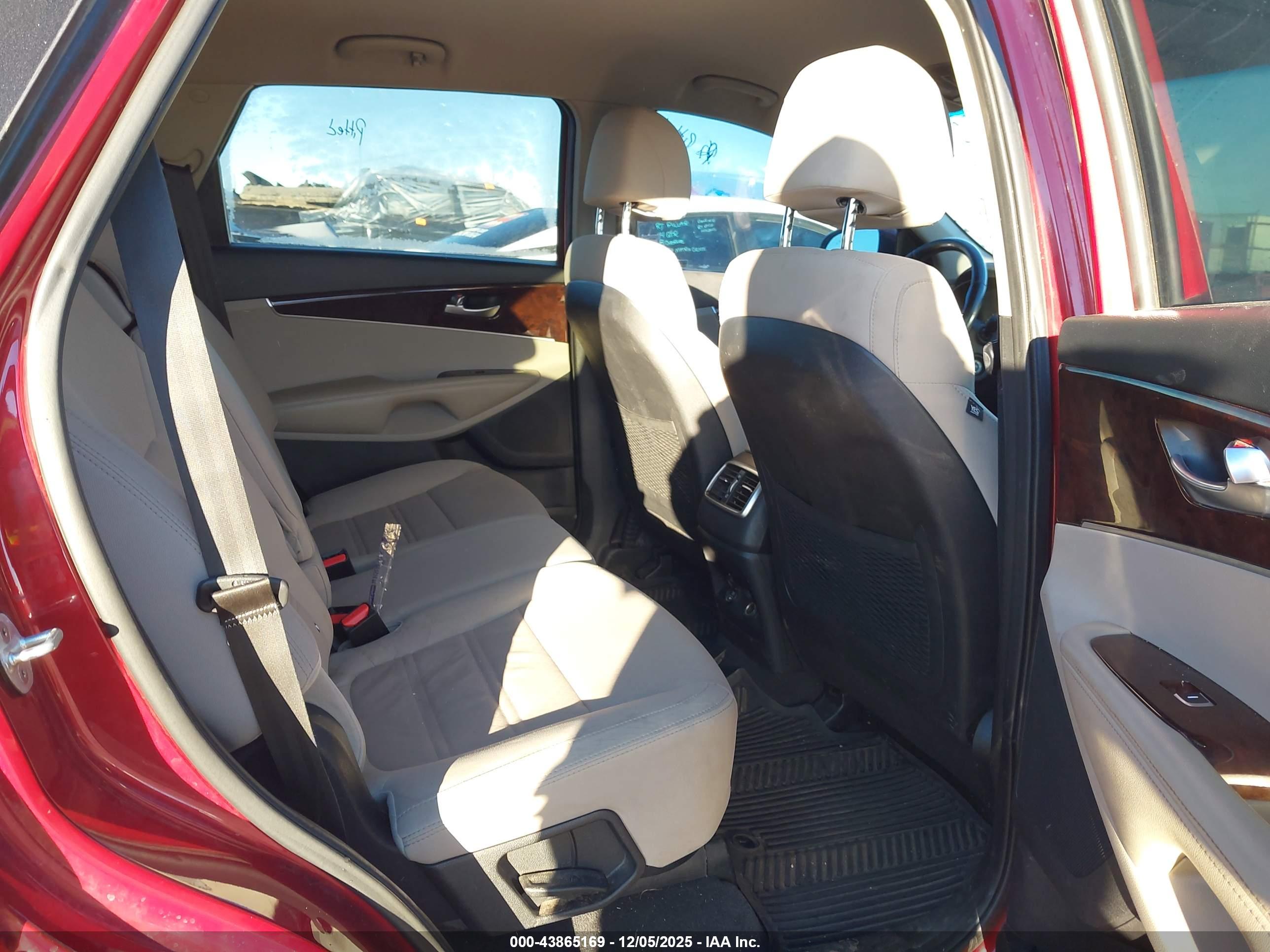 KIA SORENTO image 8