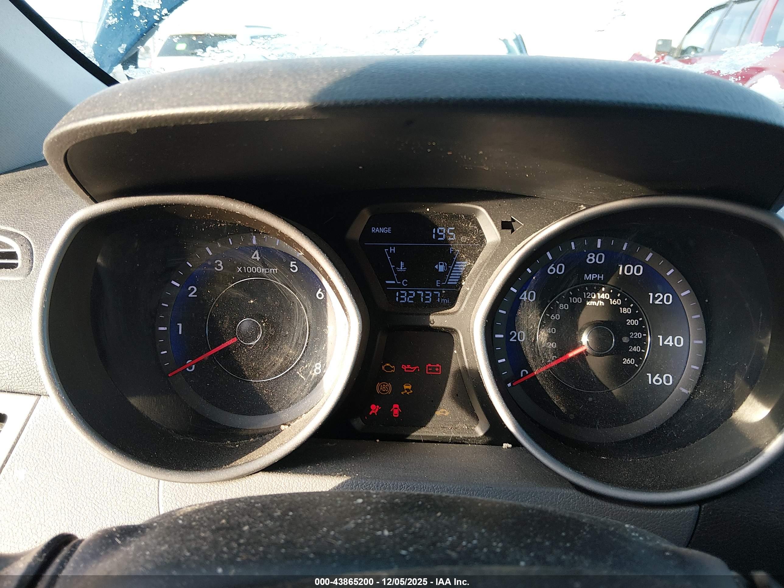 HYUNDAI ELANTRA image 7