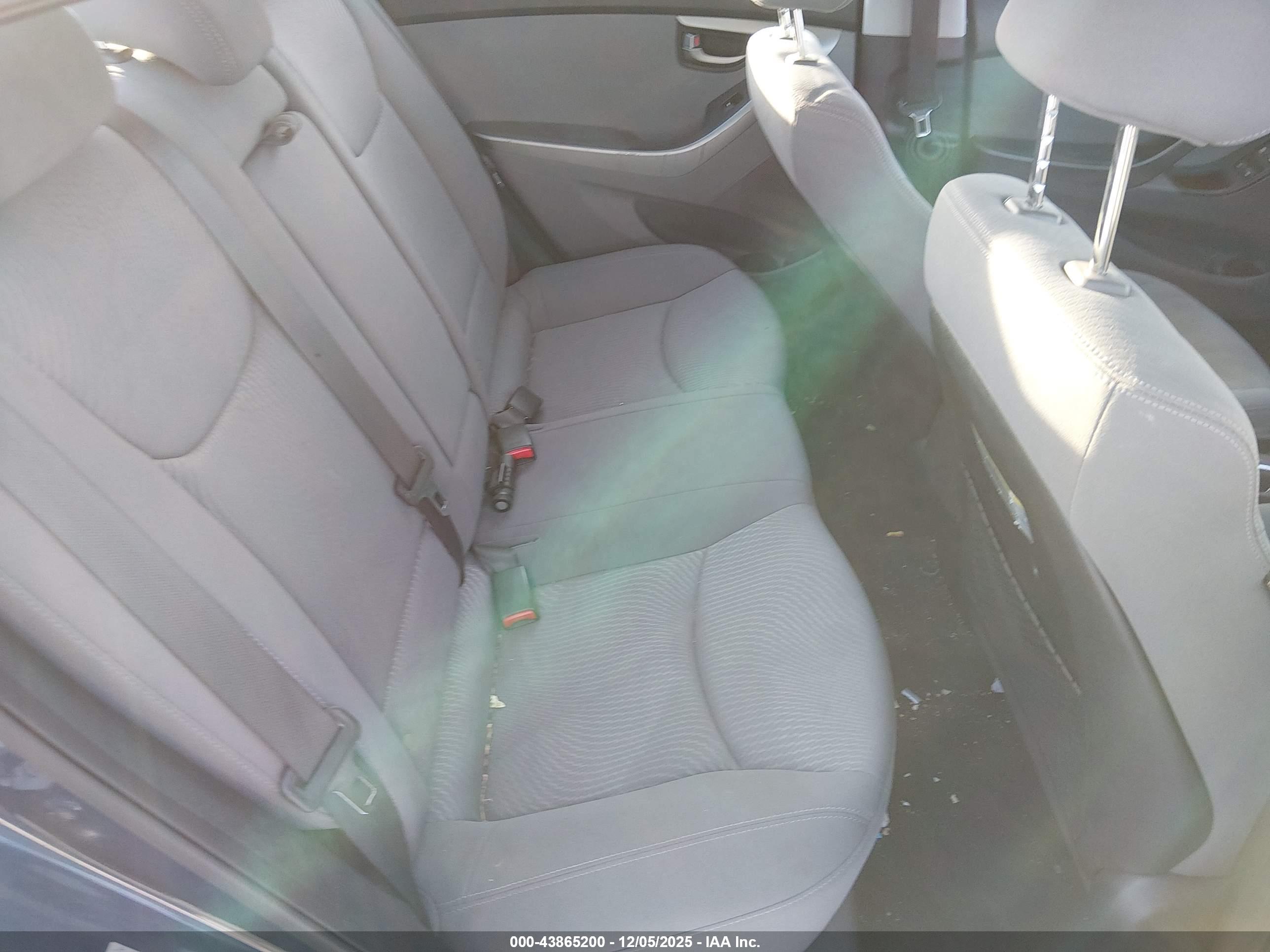 HYUNDAI ELANTRA image 8