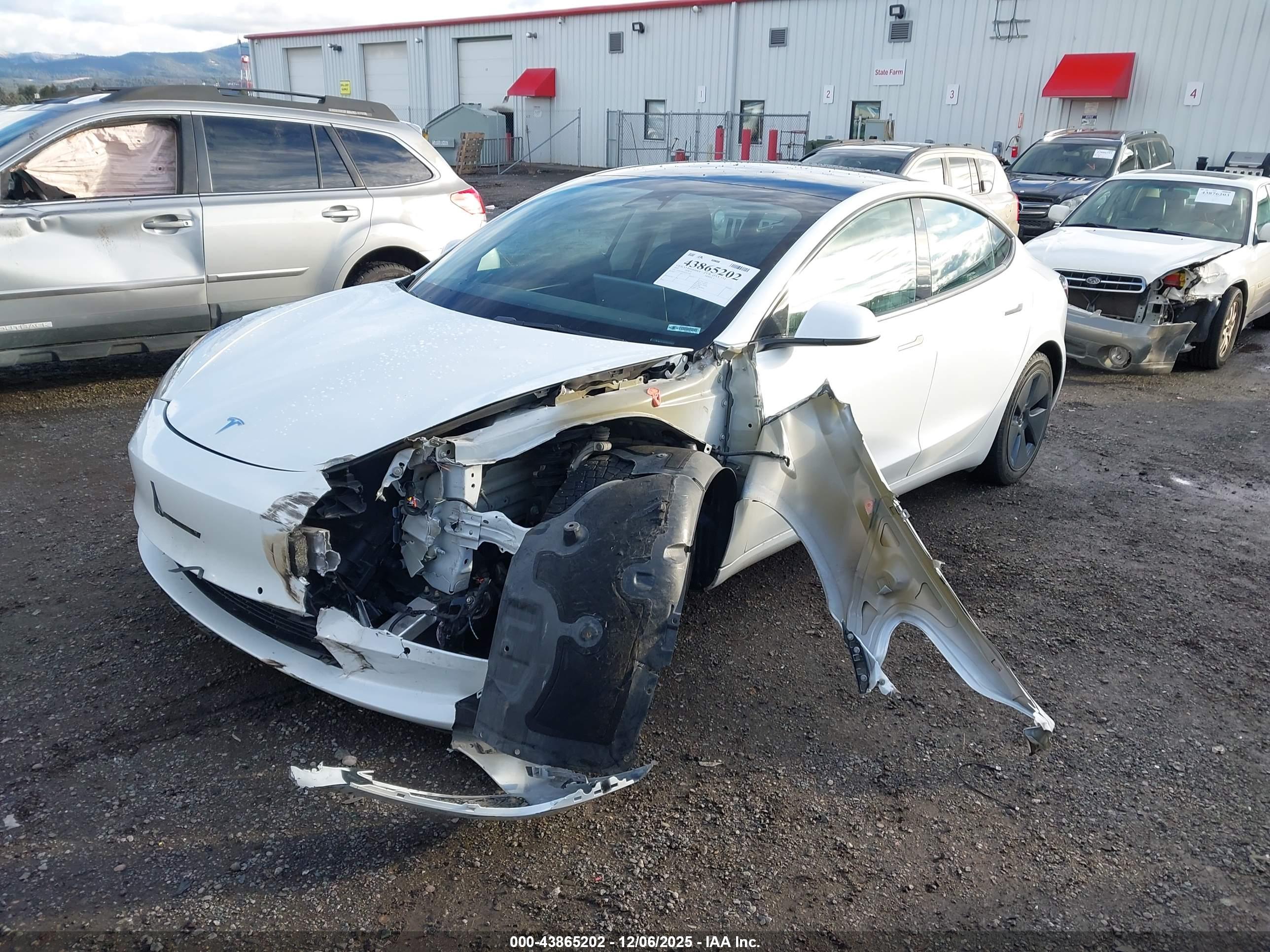 TESLA MODEL image 2