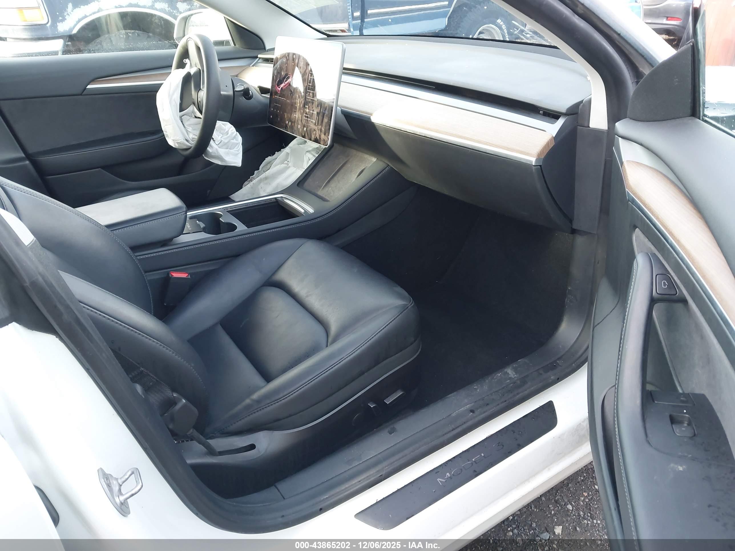 TESLA MODEL image 5