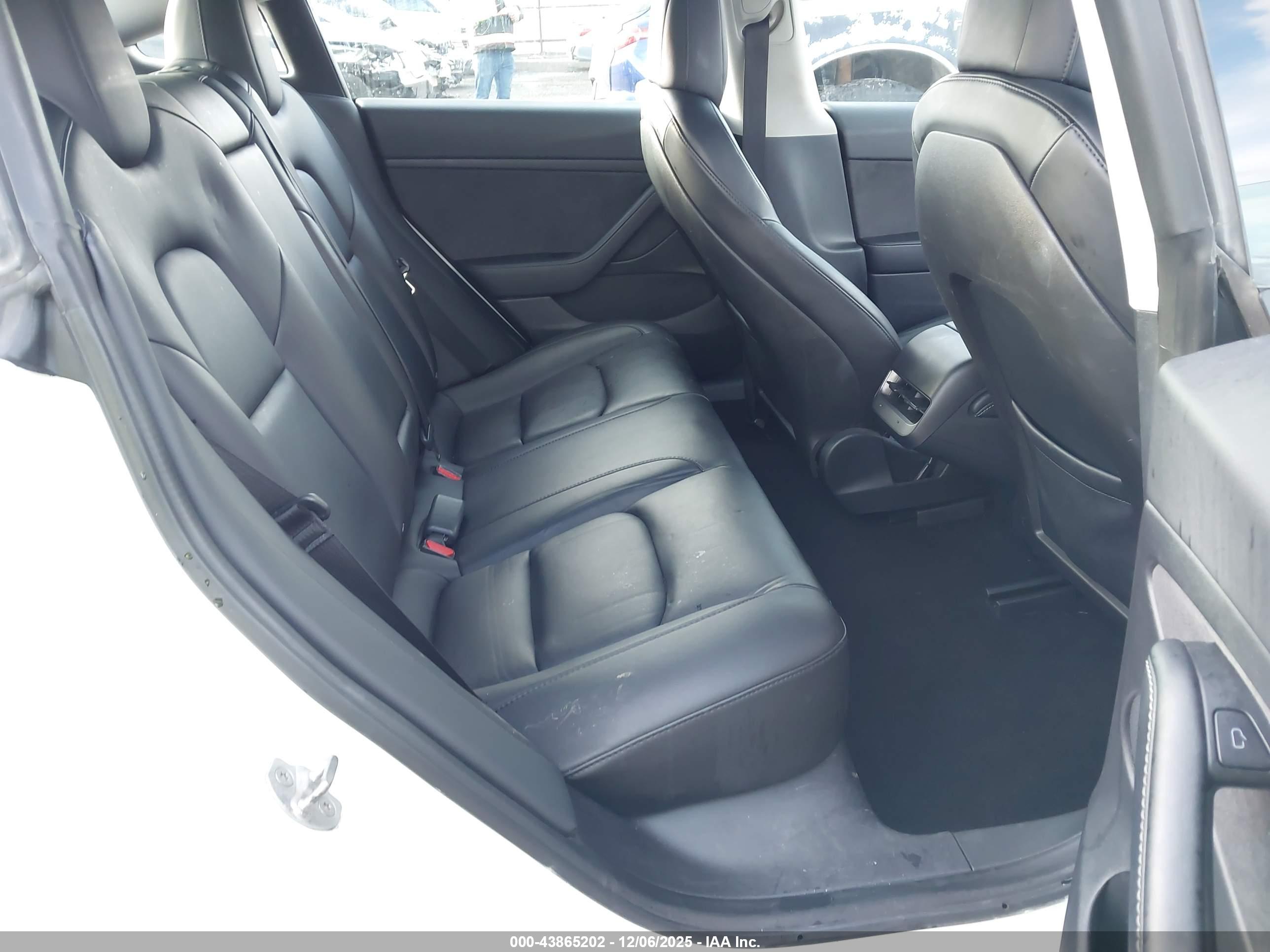TESLA MODEL image 8