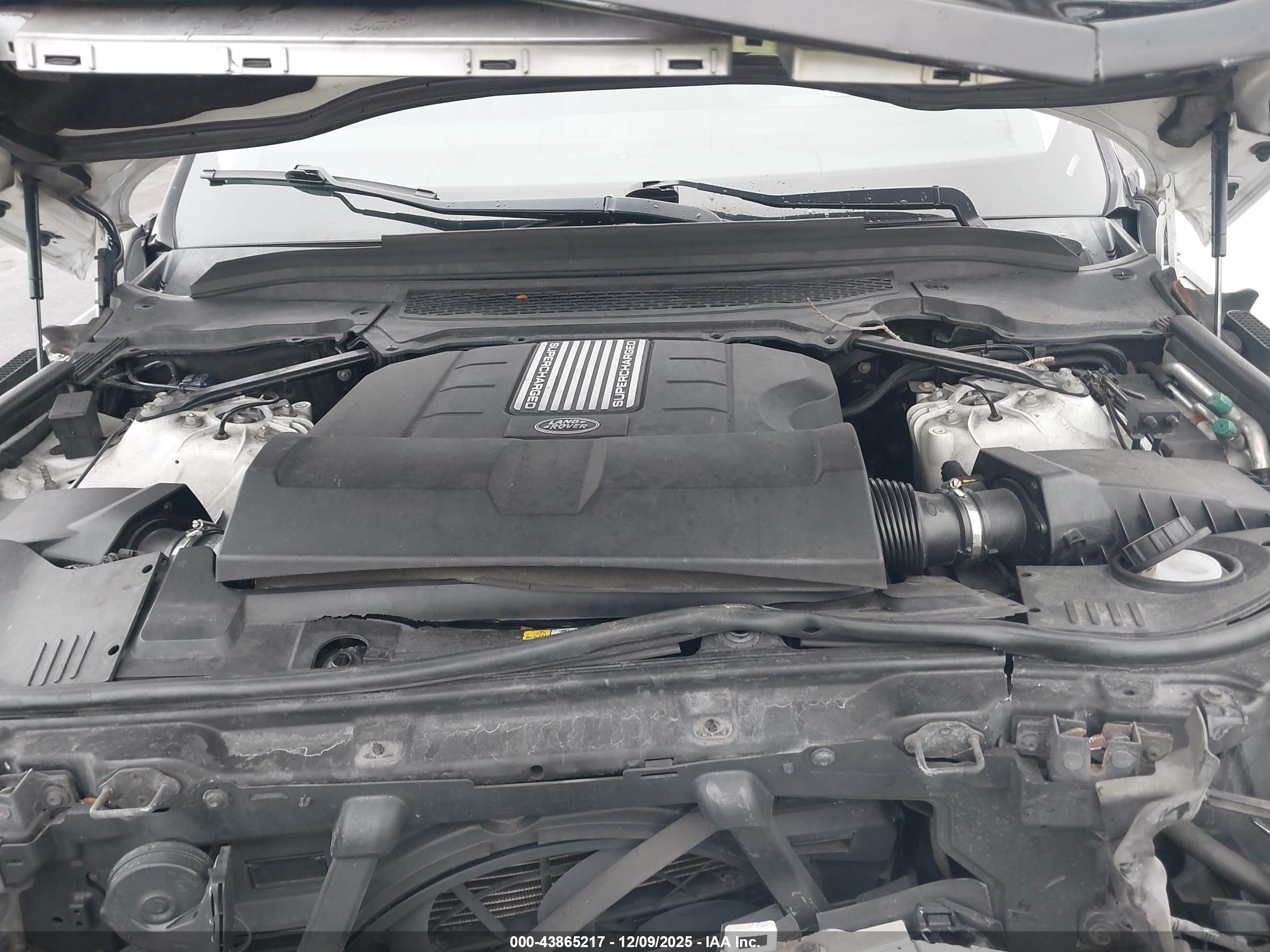 LAND ROVER image 10