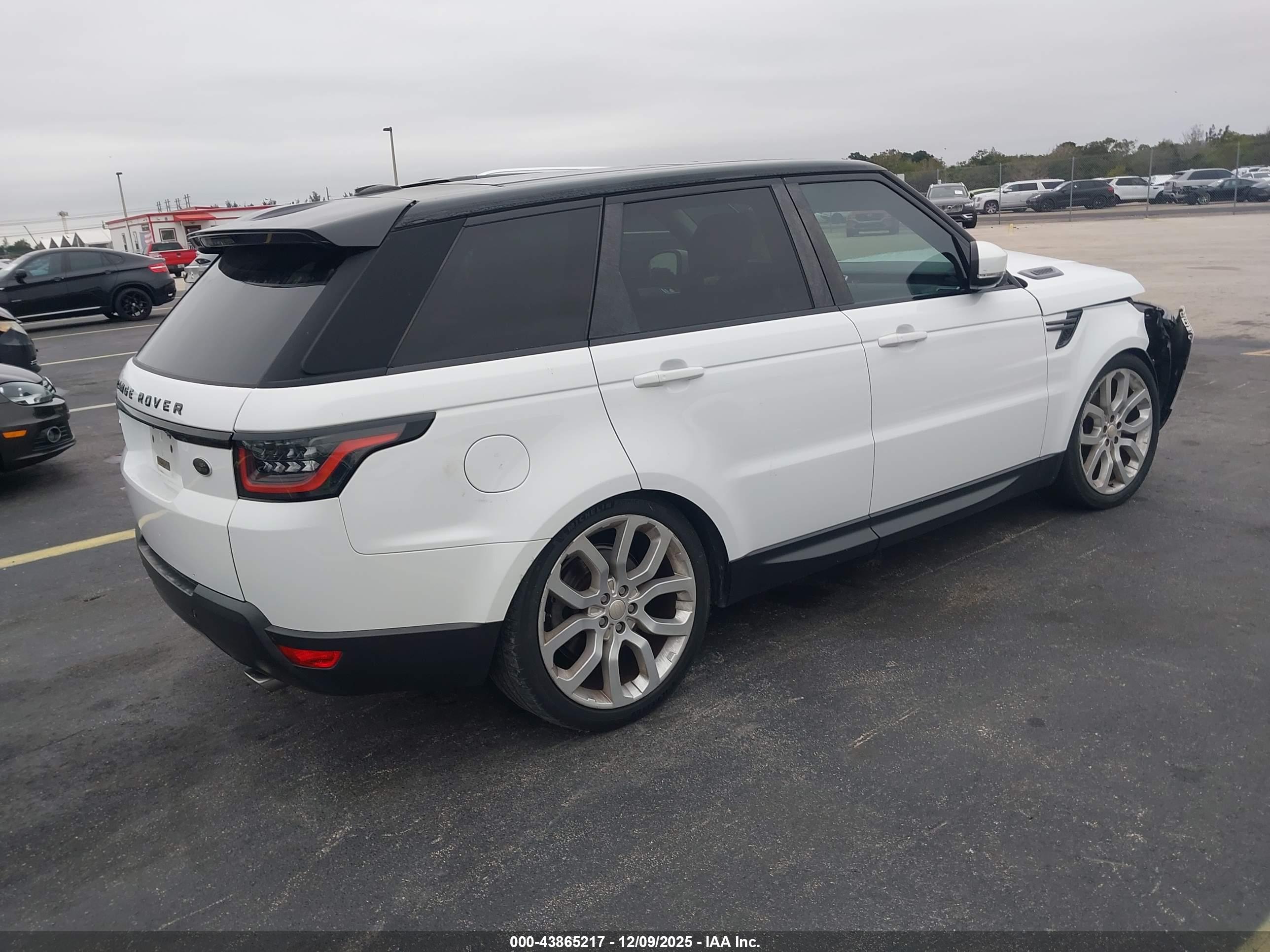 LAND ROVER image 4