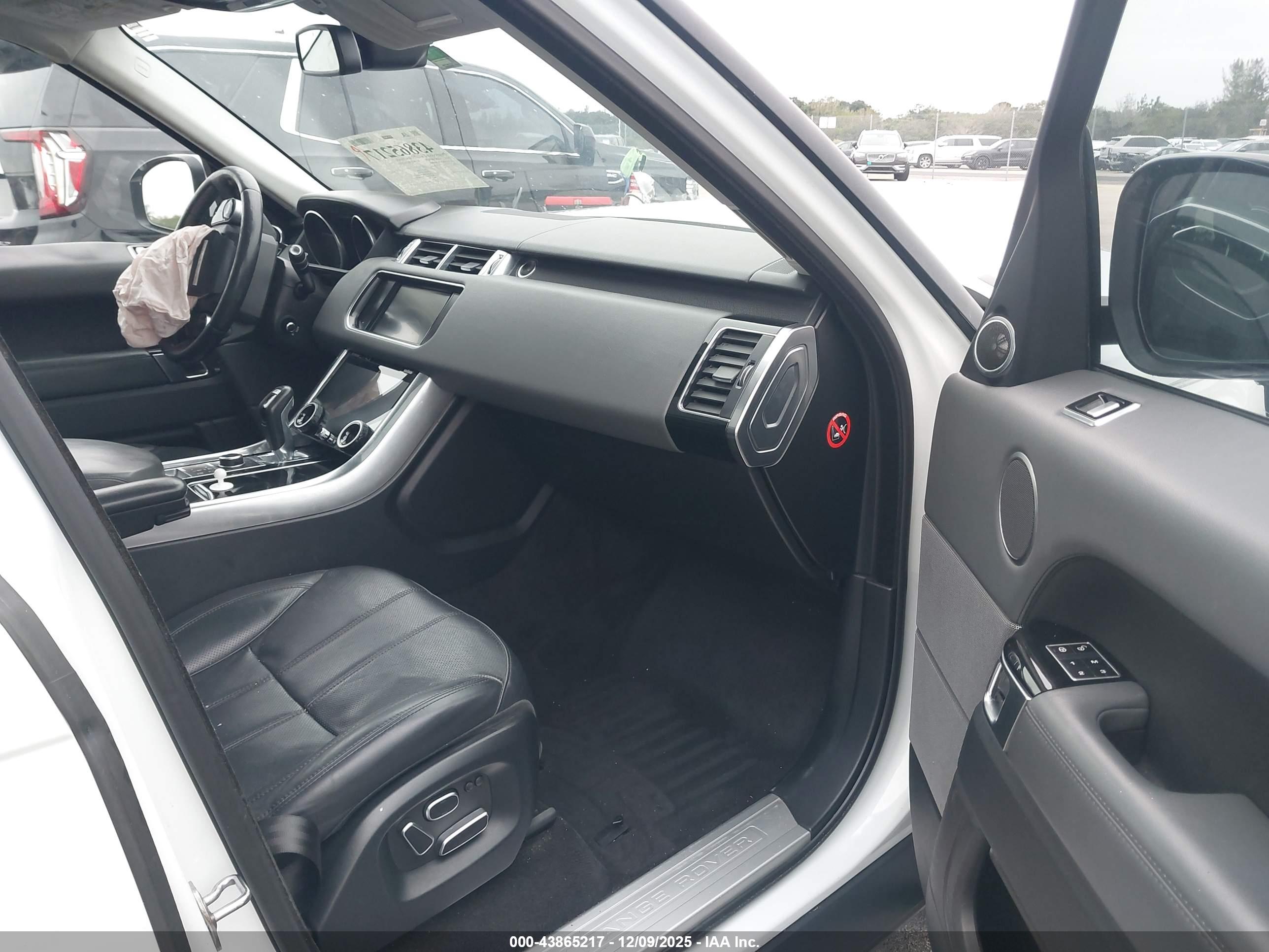 LAND ROVER image 5