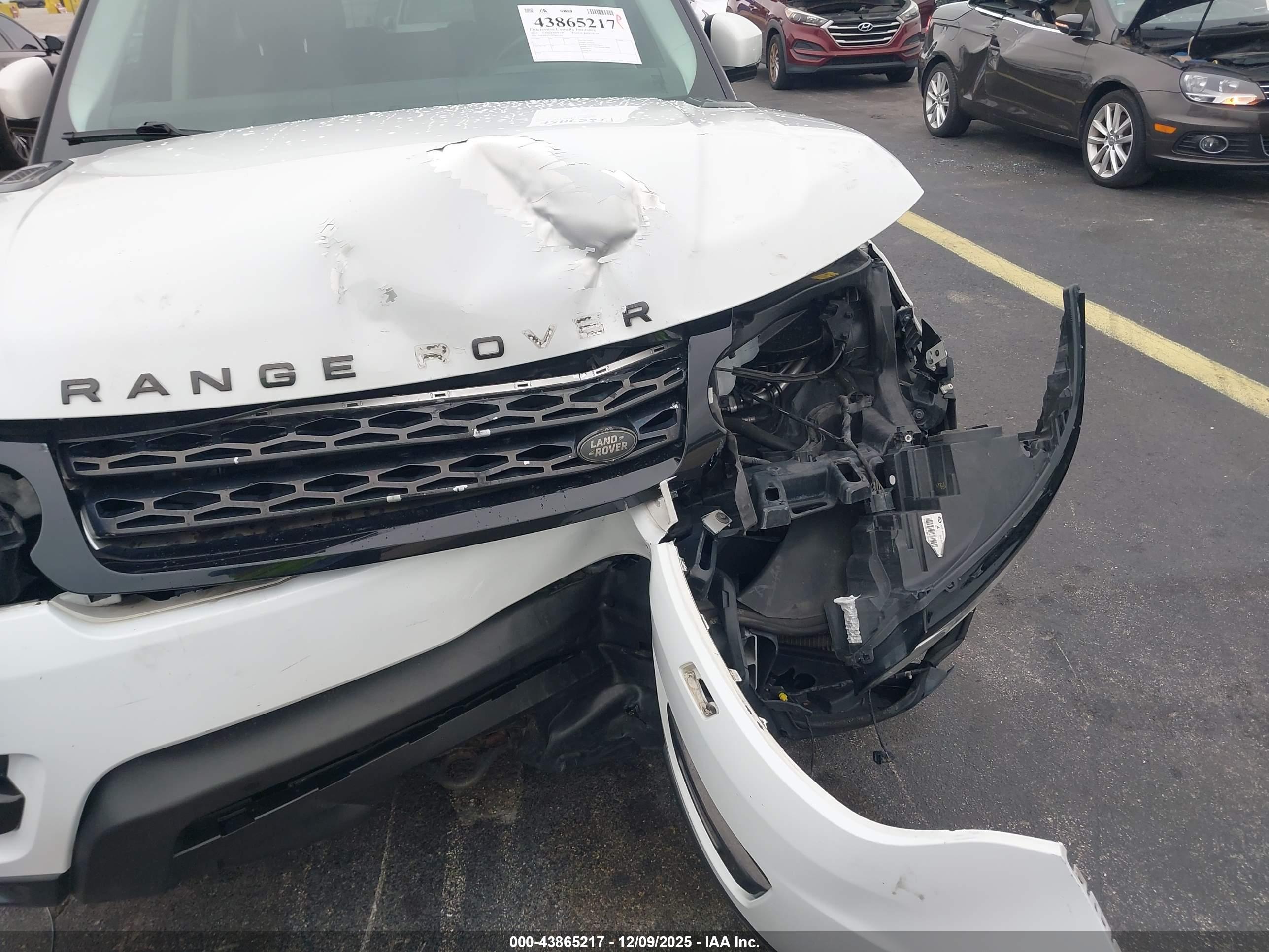 LAND ROVER image 6