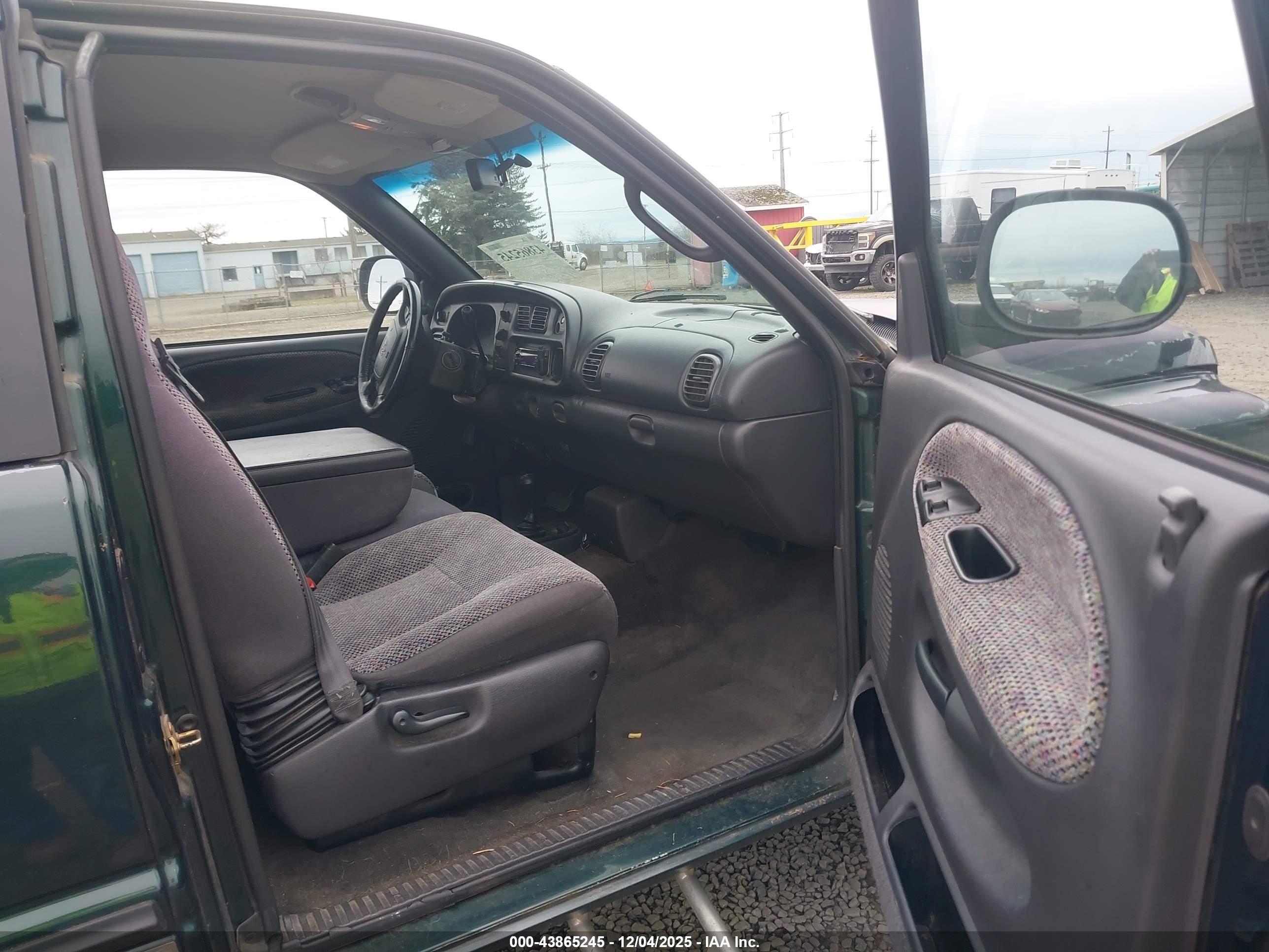DODGE RAM image 5