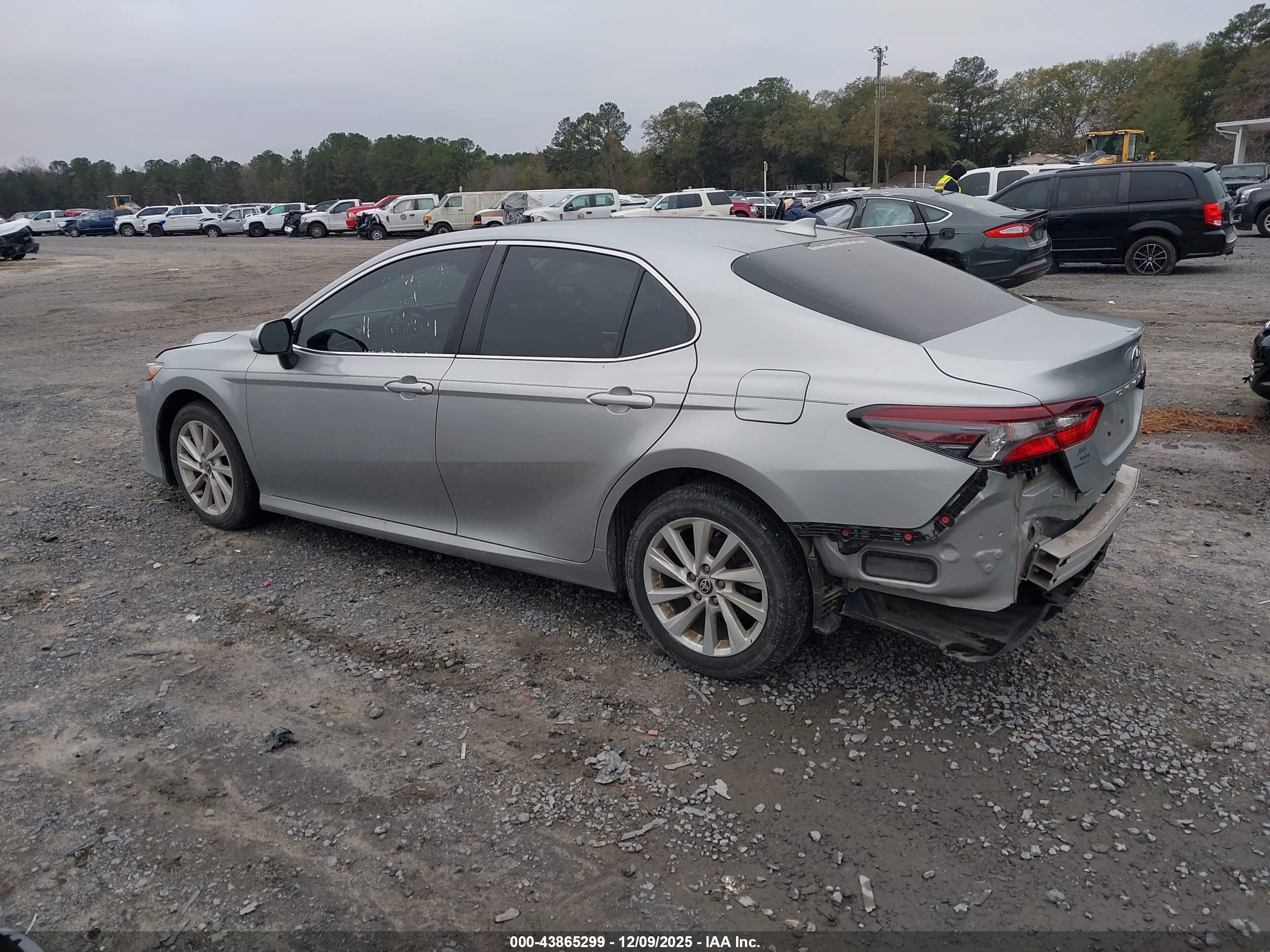 TOYOTA CAMRY image 3