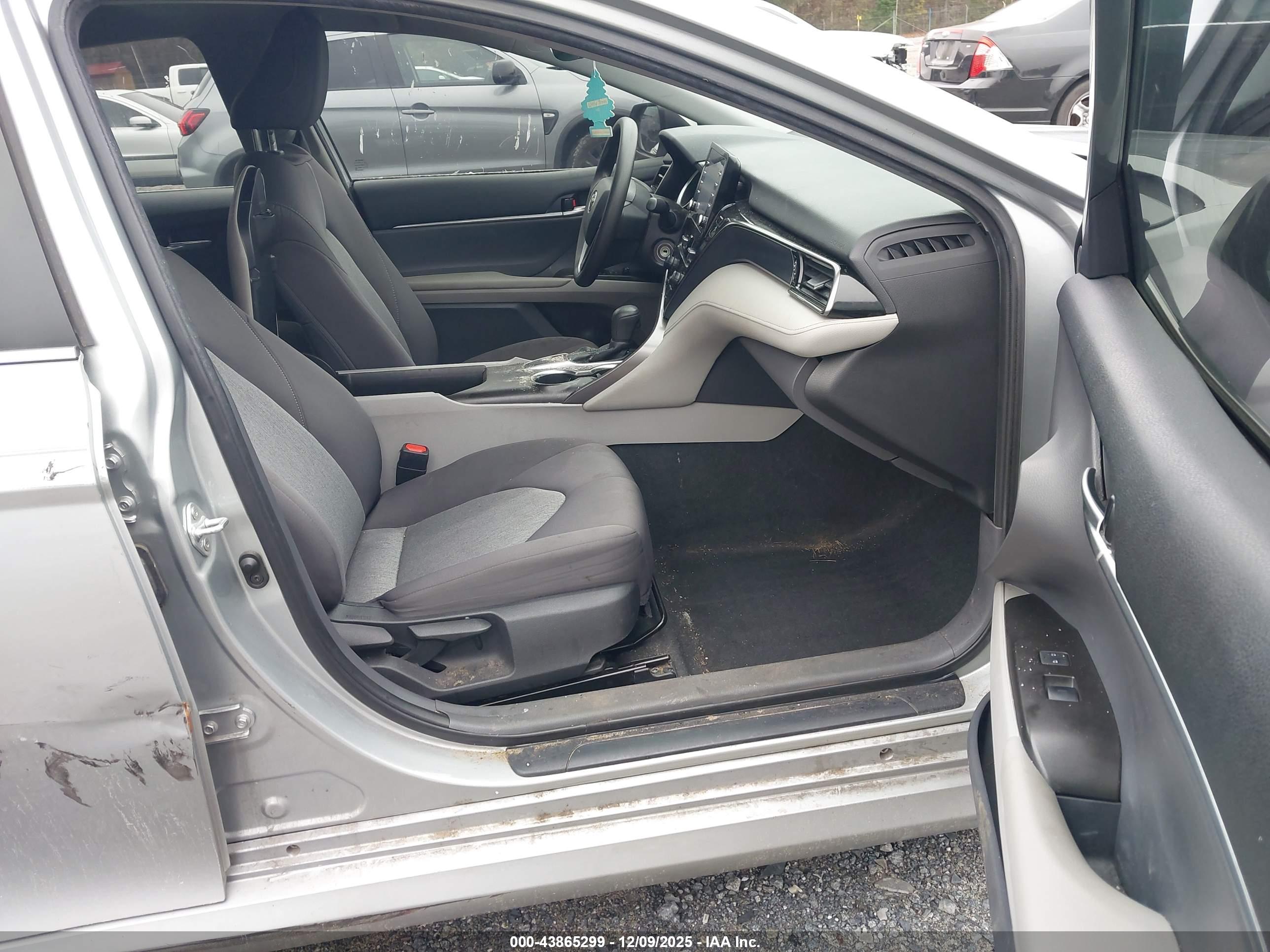 TOYOTA CAMRY image 5