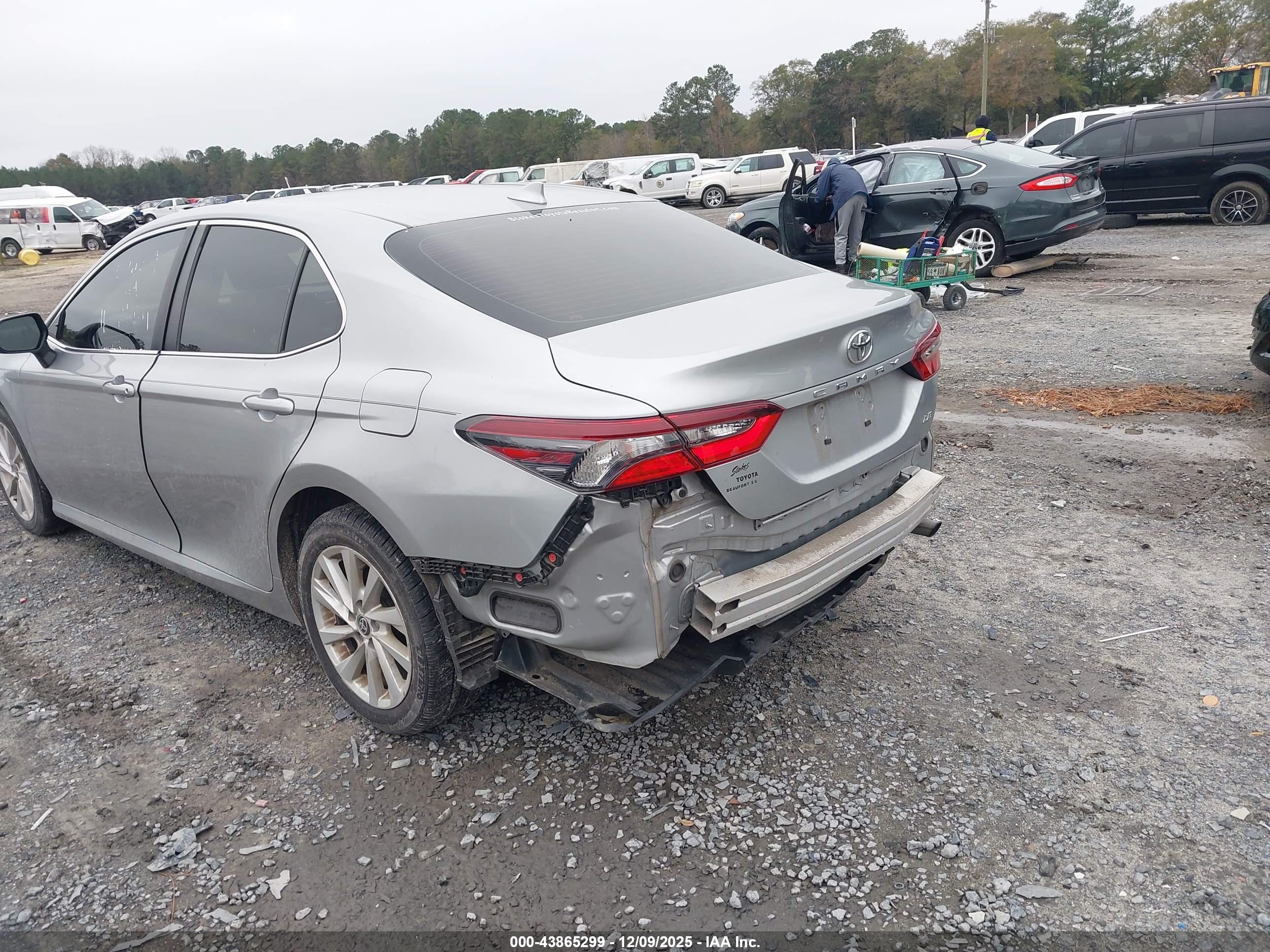TOYOTA CAMRY image 6