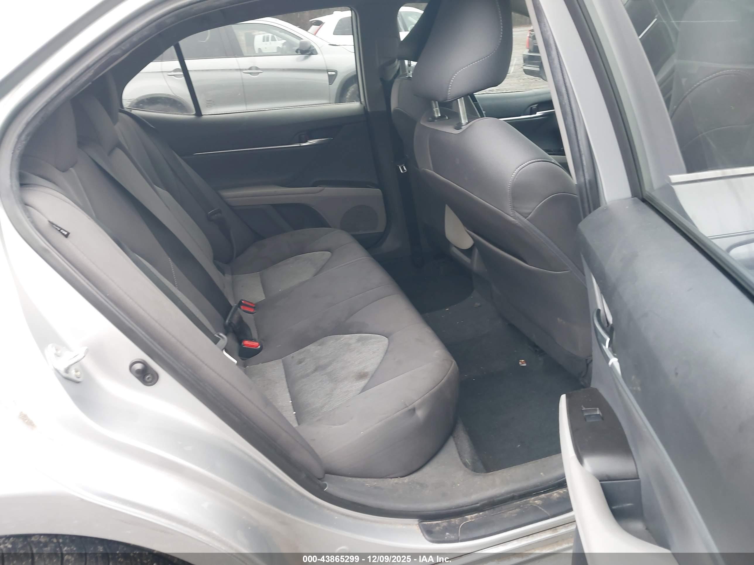 TOYOTA CAMRY image 8