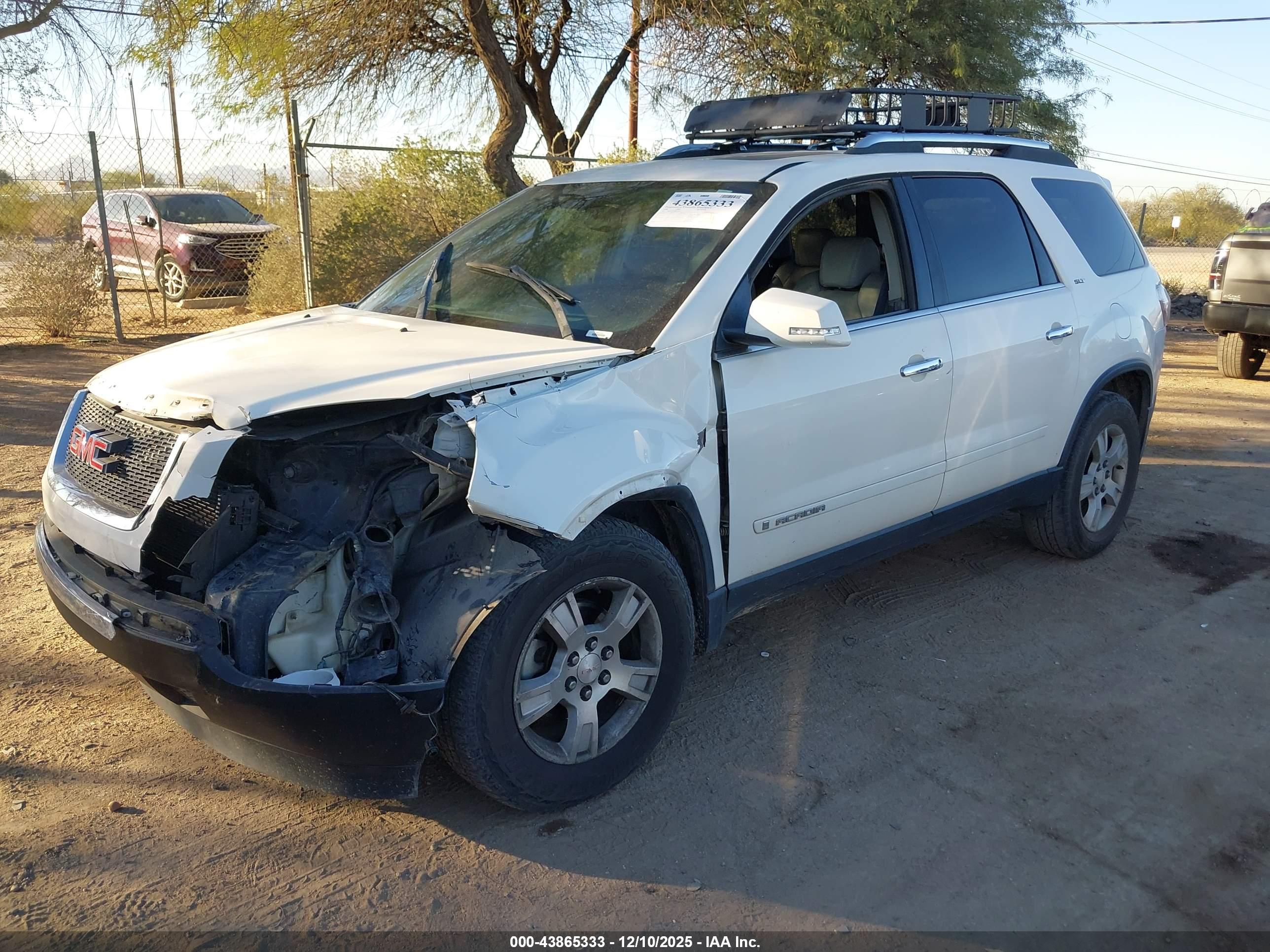 GMC ACADIA image 2