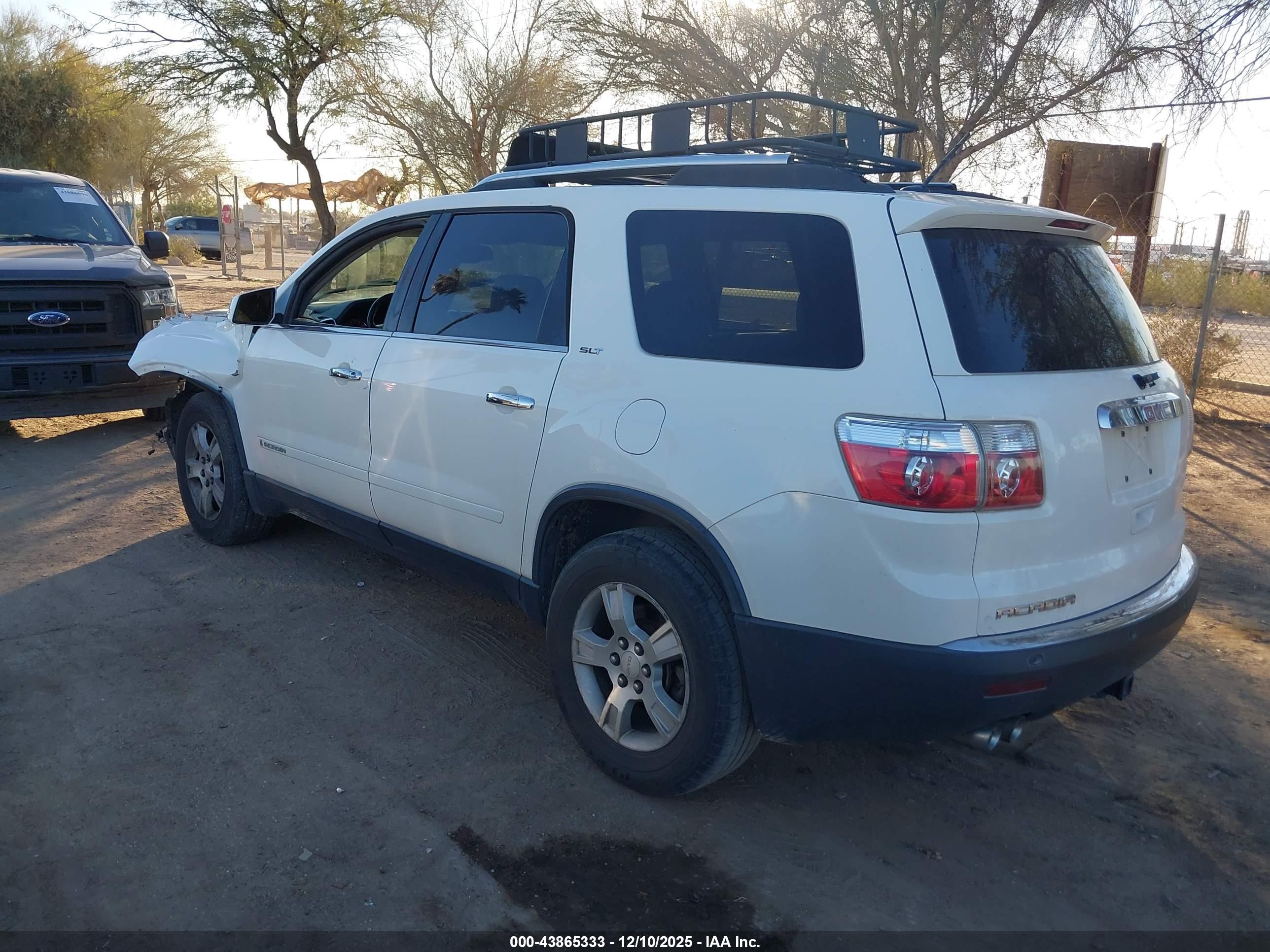 GMC ACADIA image 3