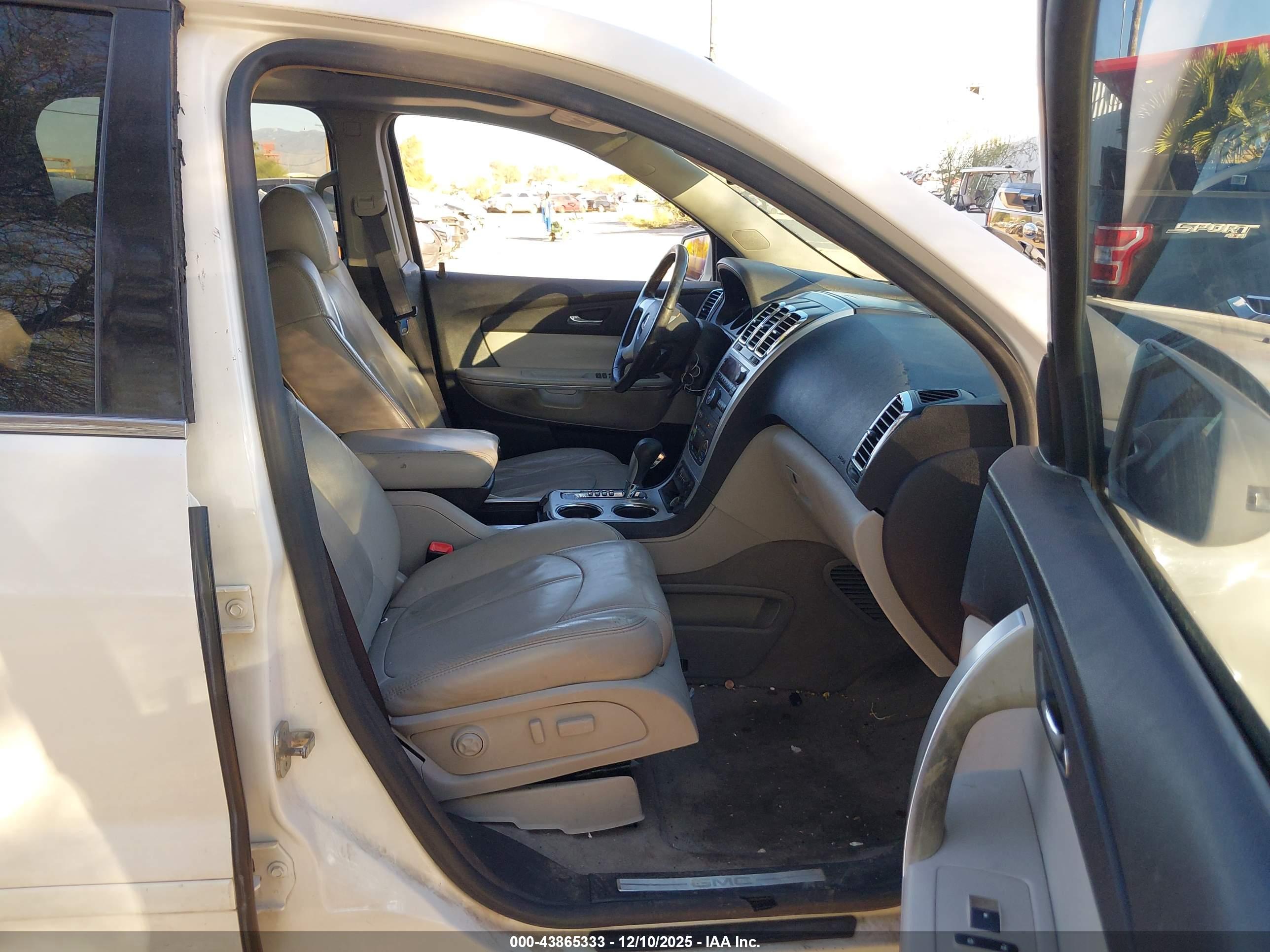 GMC ACADIA image 5