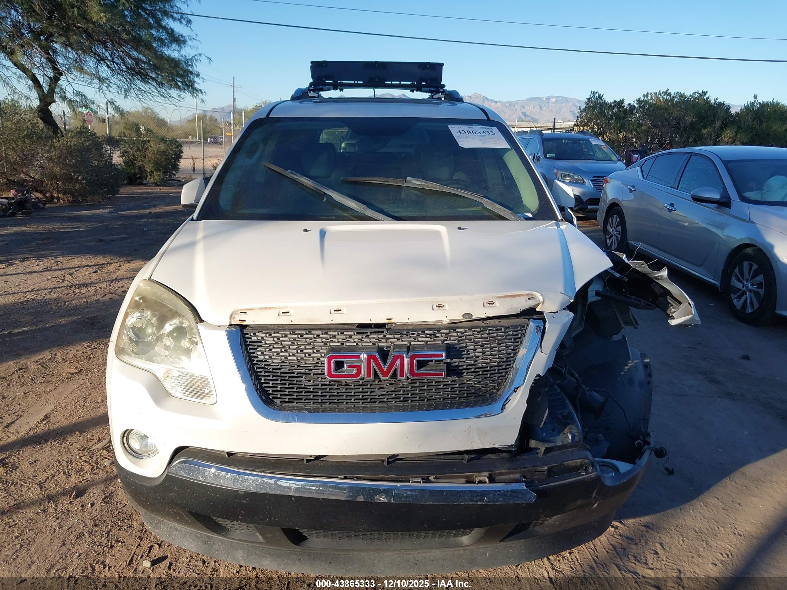 GMC ACADIA image 6