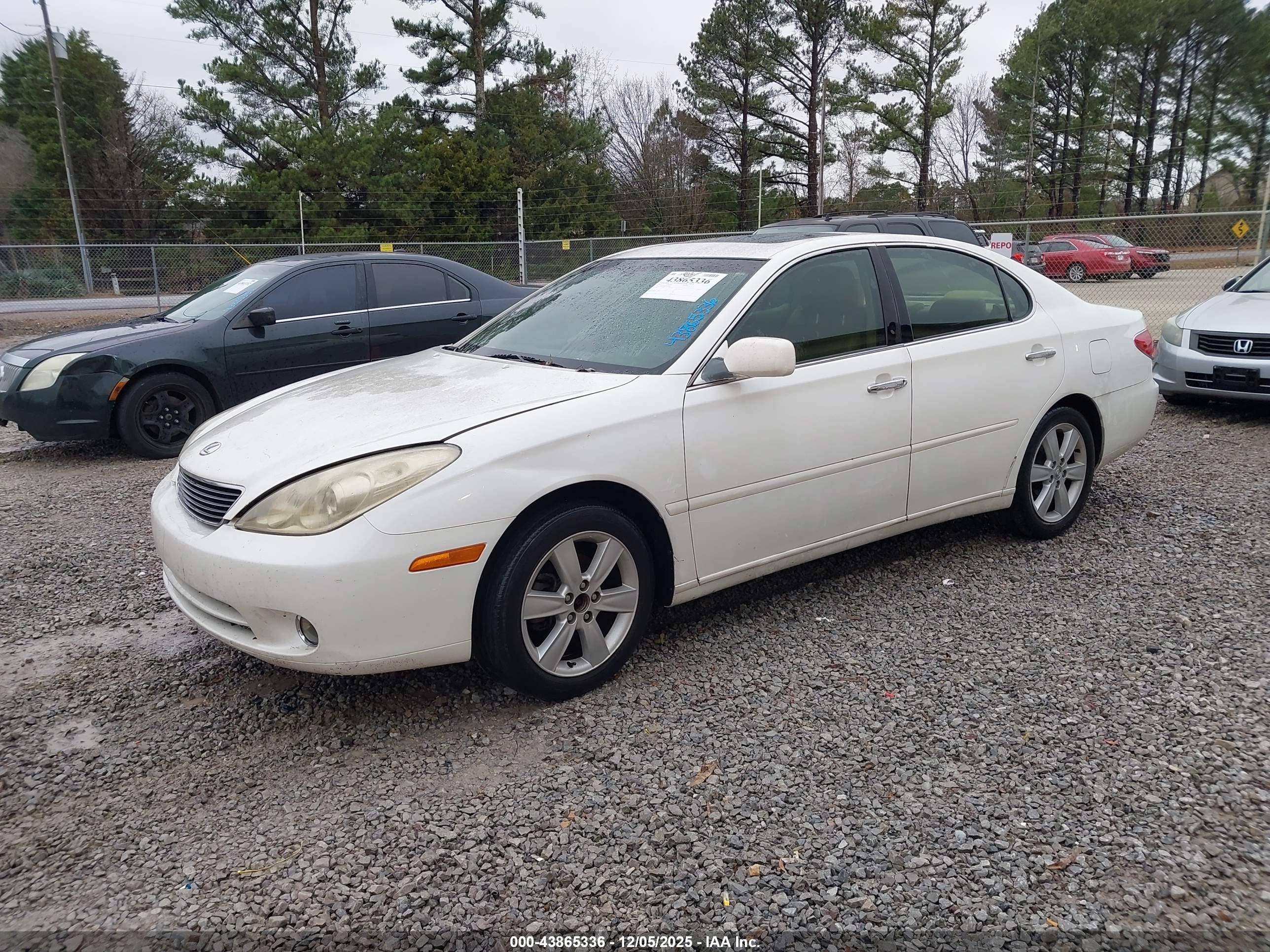 LEXUS ES image 2