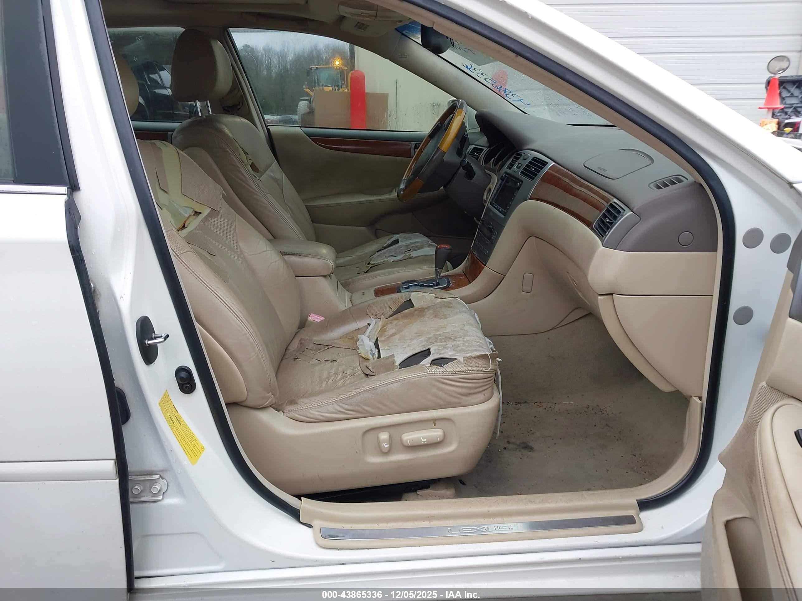 LEXUS ES image 5