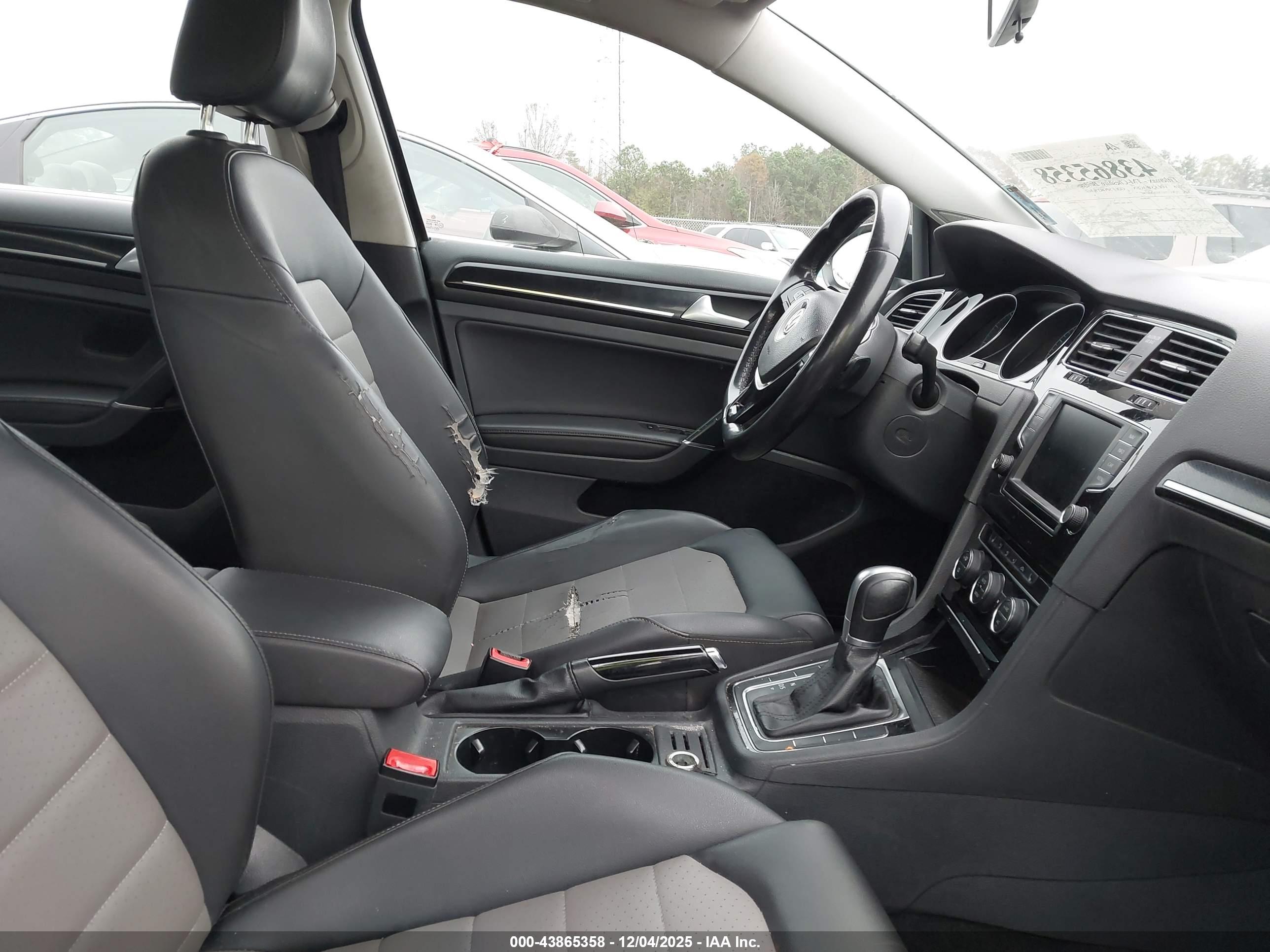 VOLKSWAGEN GOLF image 5