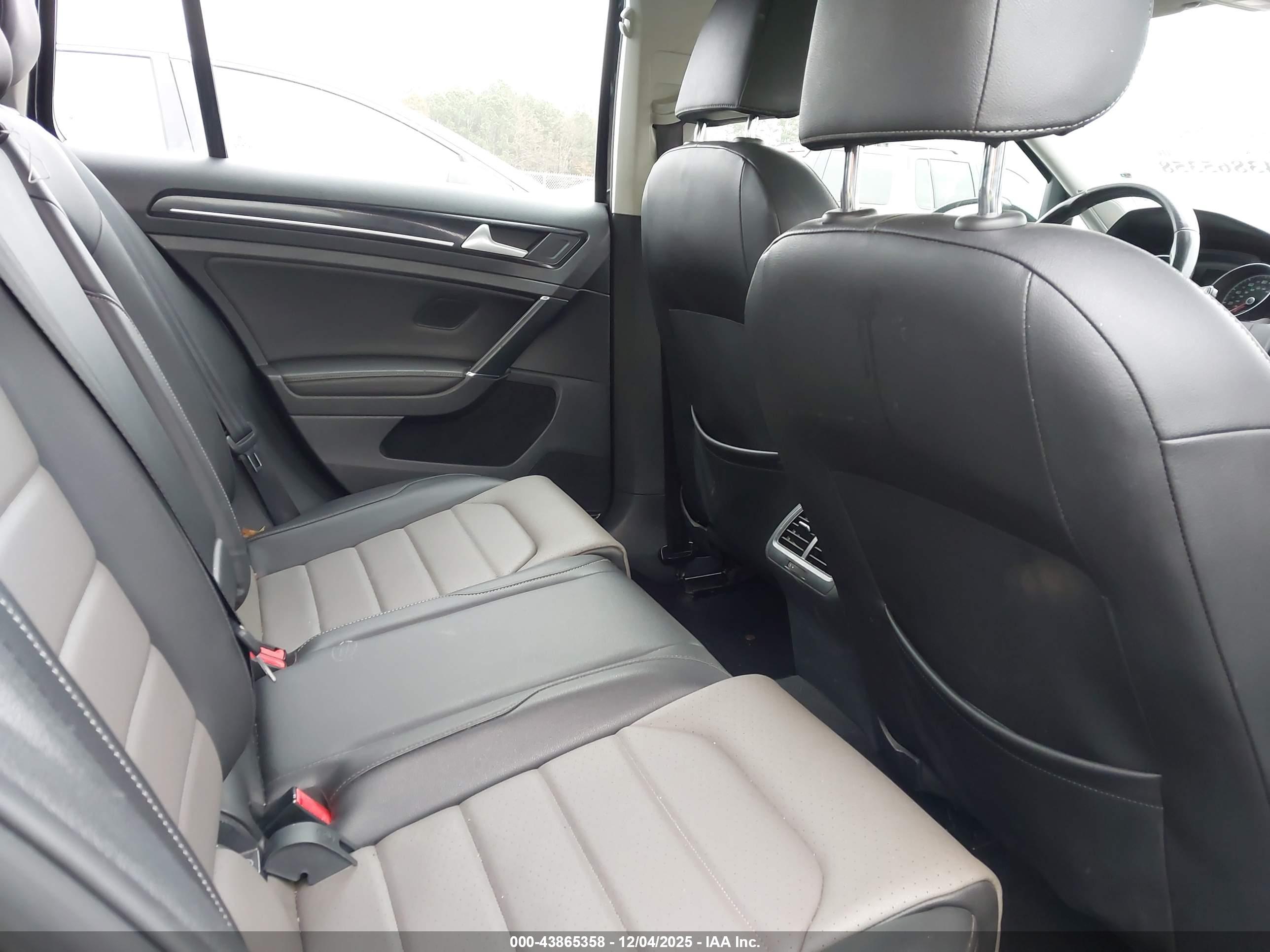 VOLKSWAGEN GOLF image 8