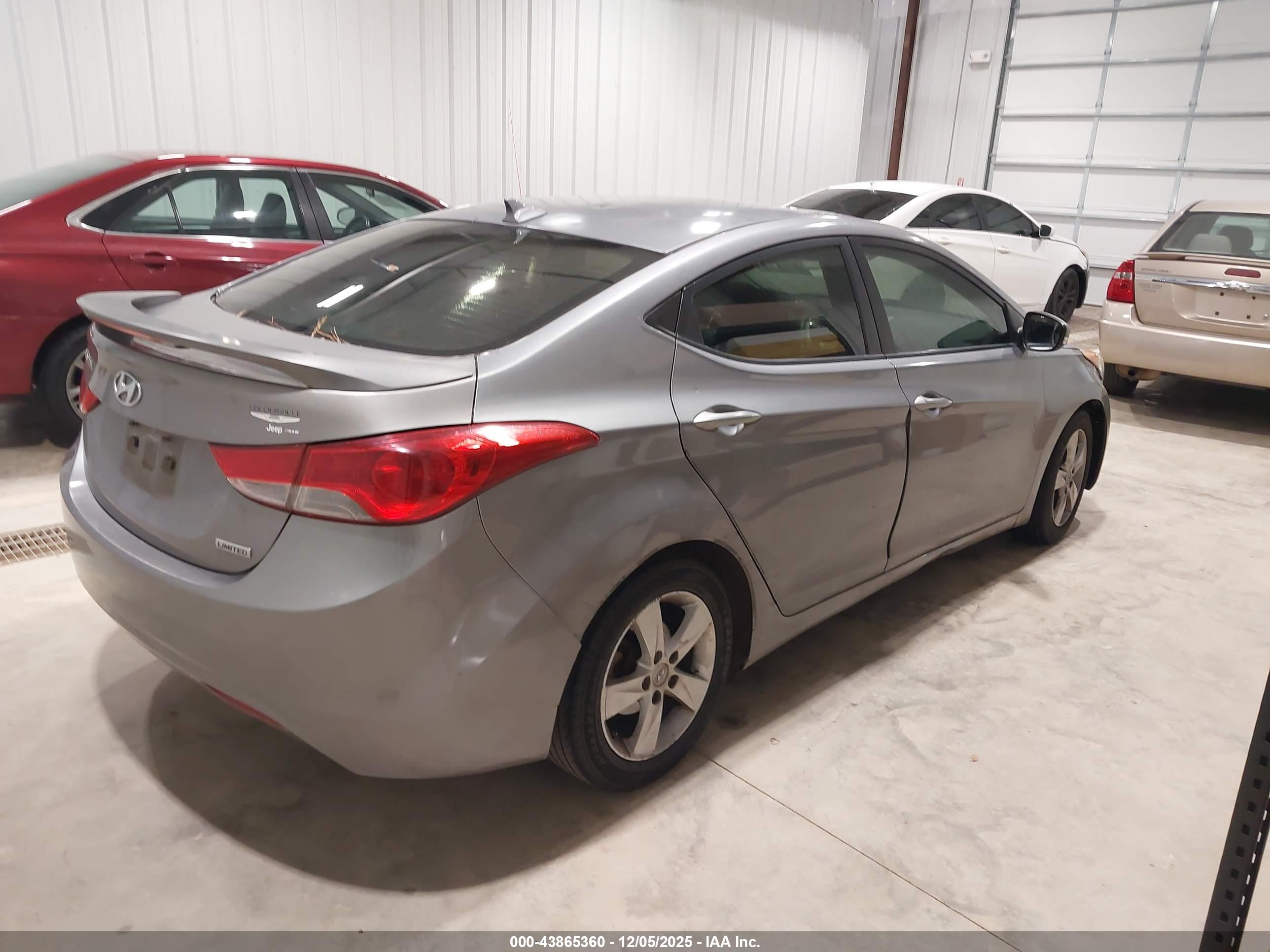 HYUNDAI ELANTRA image 4
