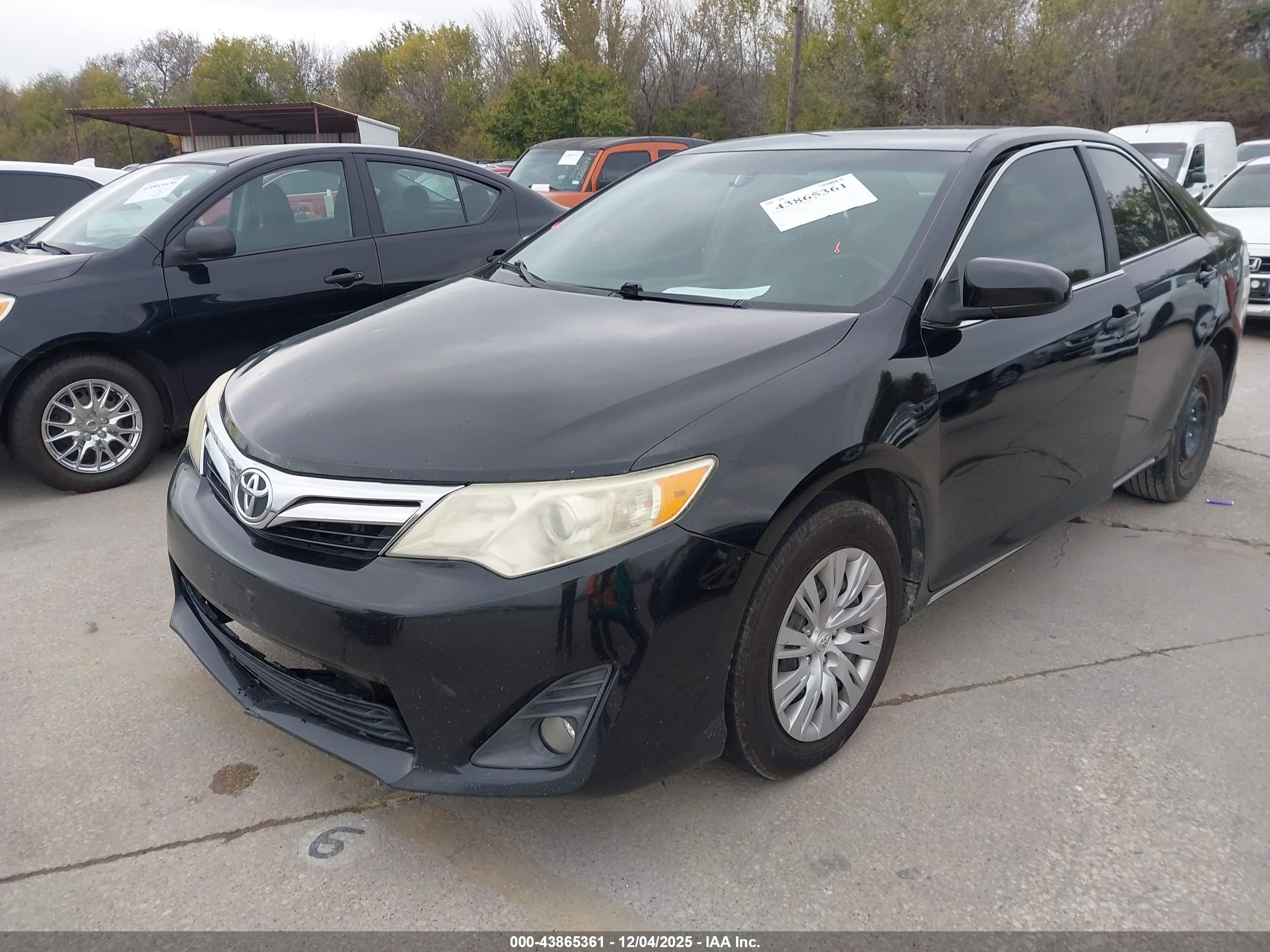 TOYOTA CAMRY image 2