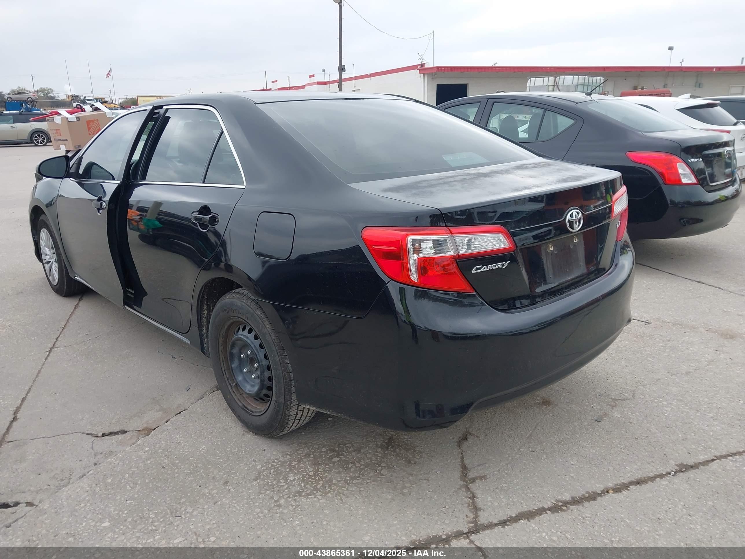TOYOTA CAMRY image 3