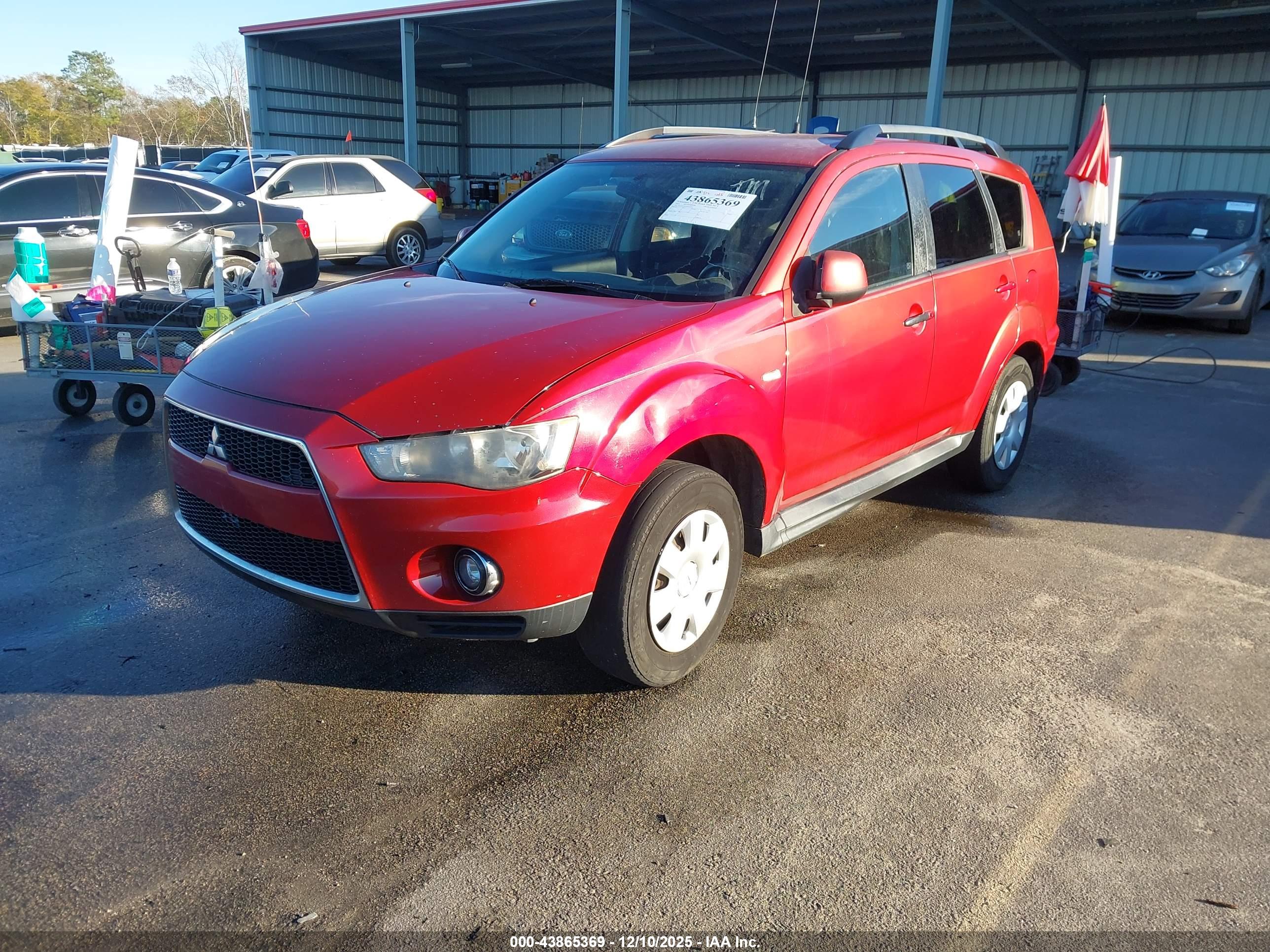 MITSUBISHI OUTLANDER image 2