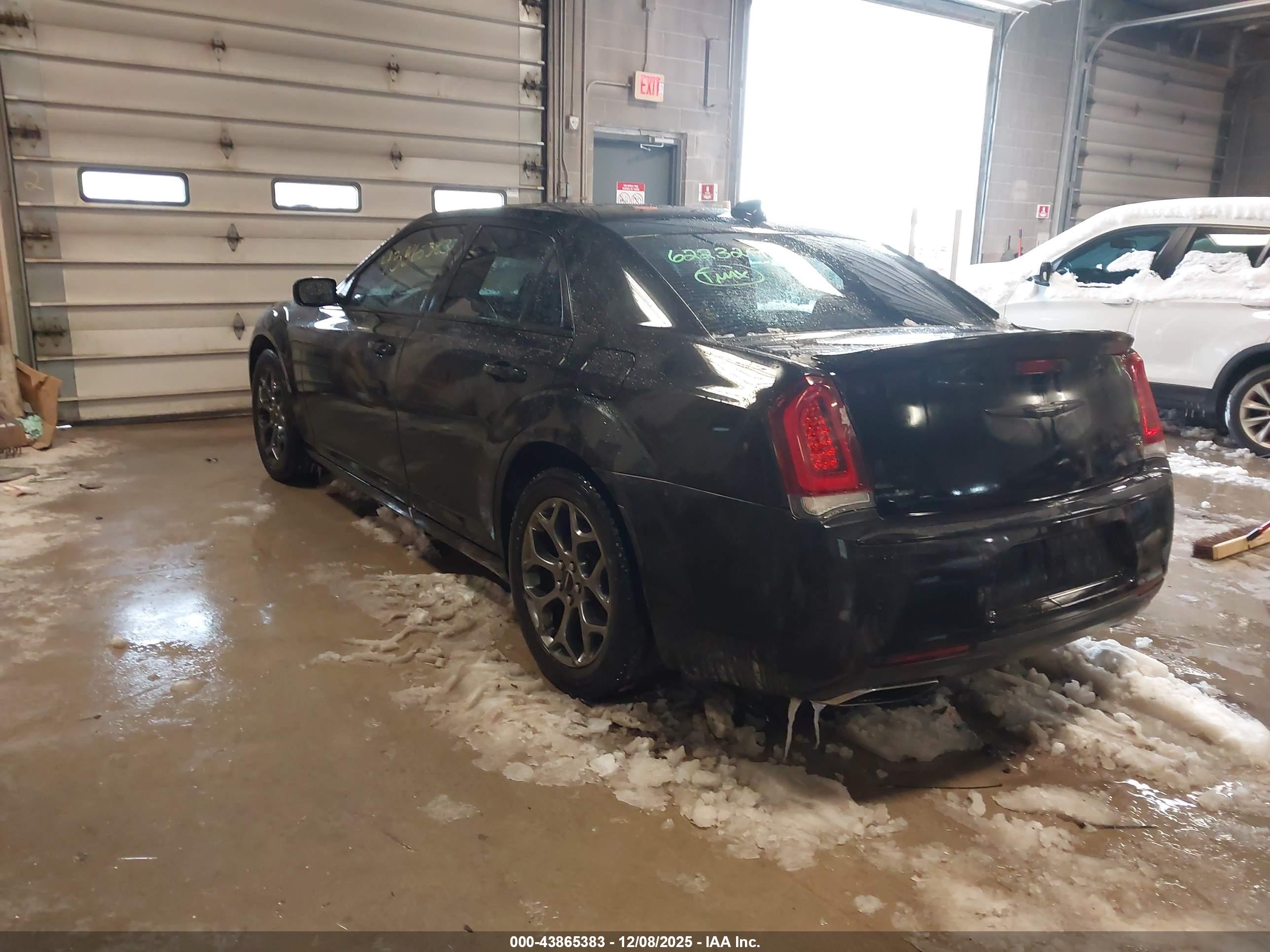 CHRYSLER 300 image 3